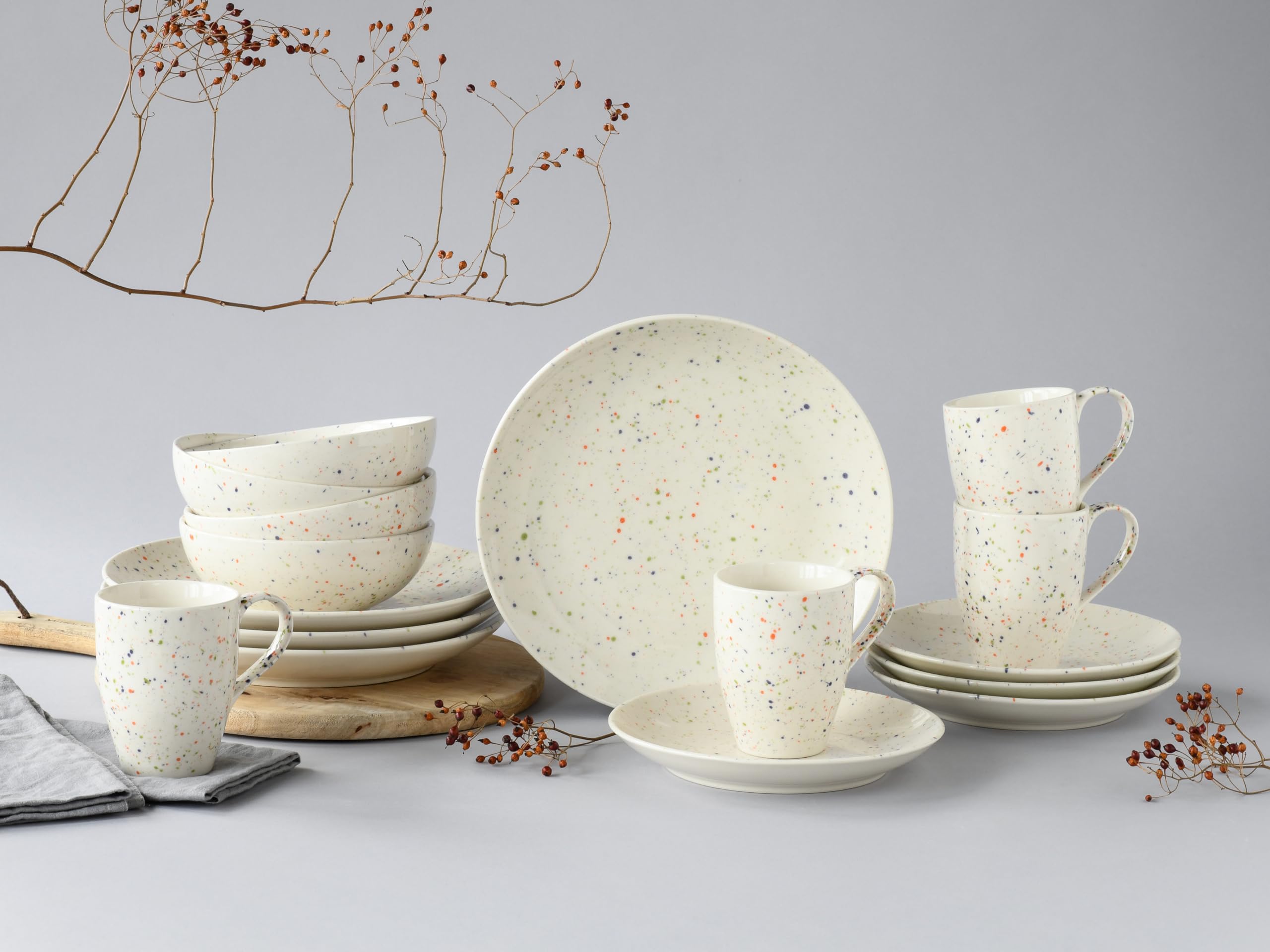 CreaTable, 24263, seria Confetti białe, 16-częściowy zestaw naczyń dla 4 osób, serwis kombi z kamionki, nadaje się do mycia w zmywarce i używania w kuchence mikrofalowej, wysokiej jakości produkcja