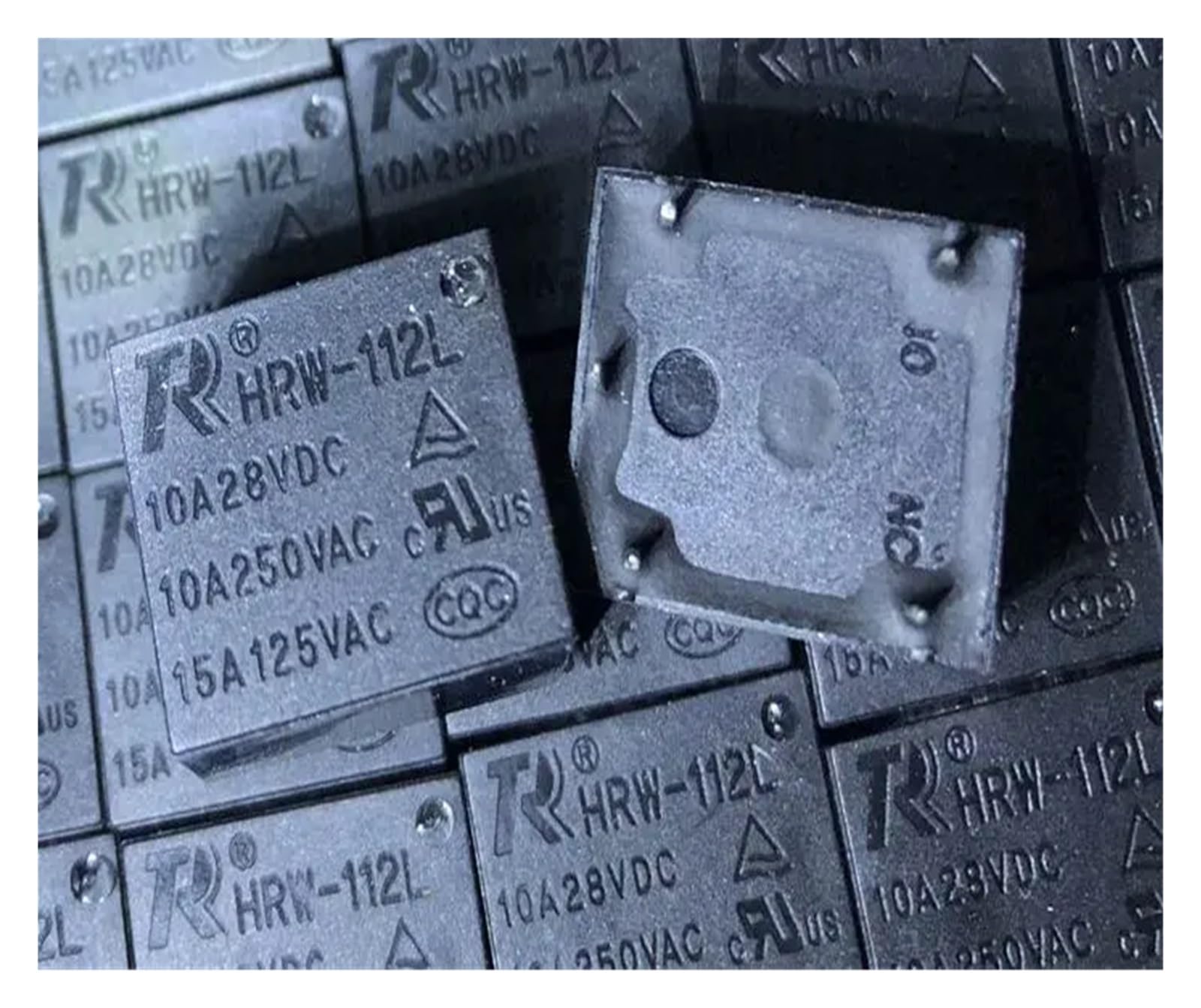Relé HRW-112L evita sobrecargas con conmutación T73-1C de 10A 6