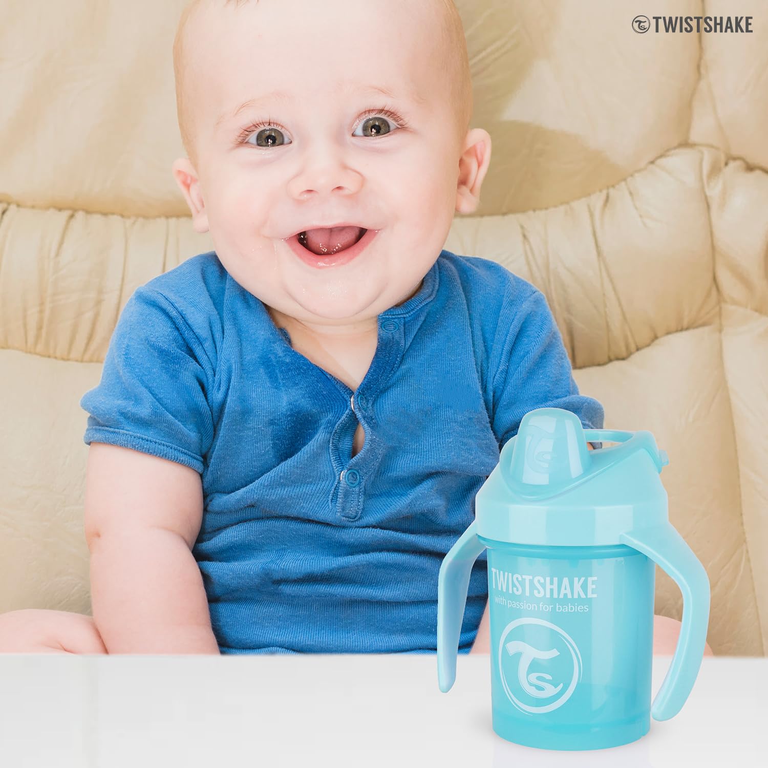 Twistshake Mini Cup – Gobelet Anti-Déversement 230 ml avec Bec Souple et Mélangeur de Fruits – Tasse de Sevrage Anti-Fuite pour Bébé – Sans BPA – Bleu