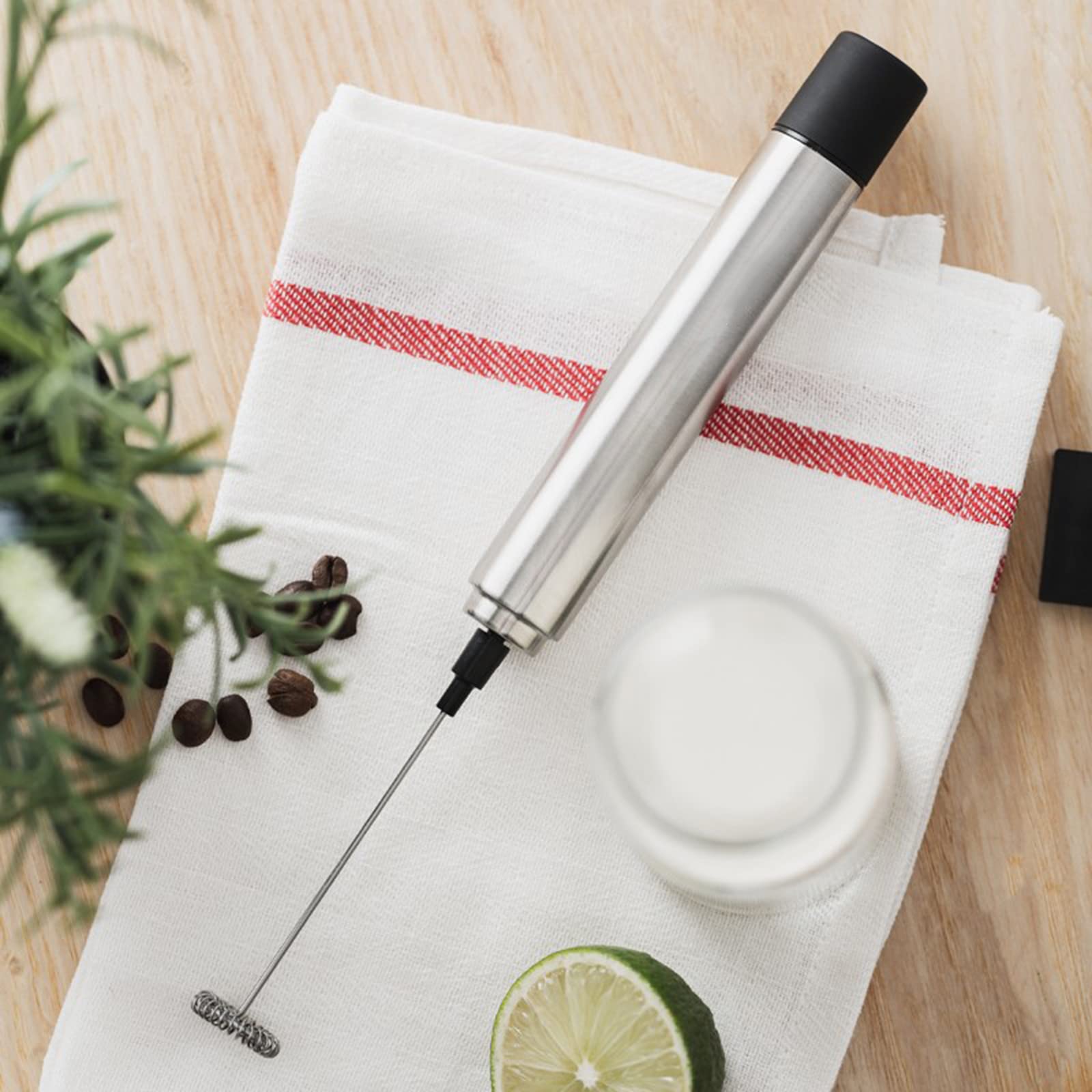 Ręczny spieniacz do mleka do latte ze wsparciem, elektryczny mikser do napojów z ubijaczami do kuloodpornej kawy, mini blender i spieniacz do cappuccino, Frappe, Matcha