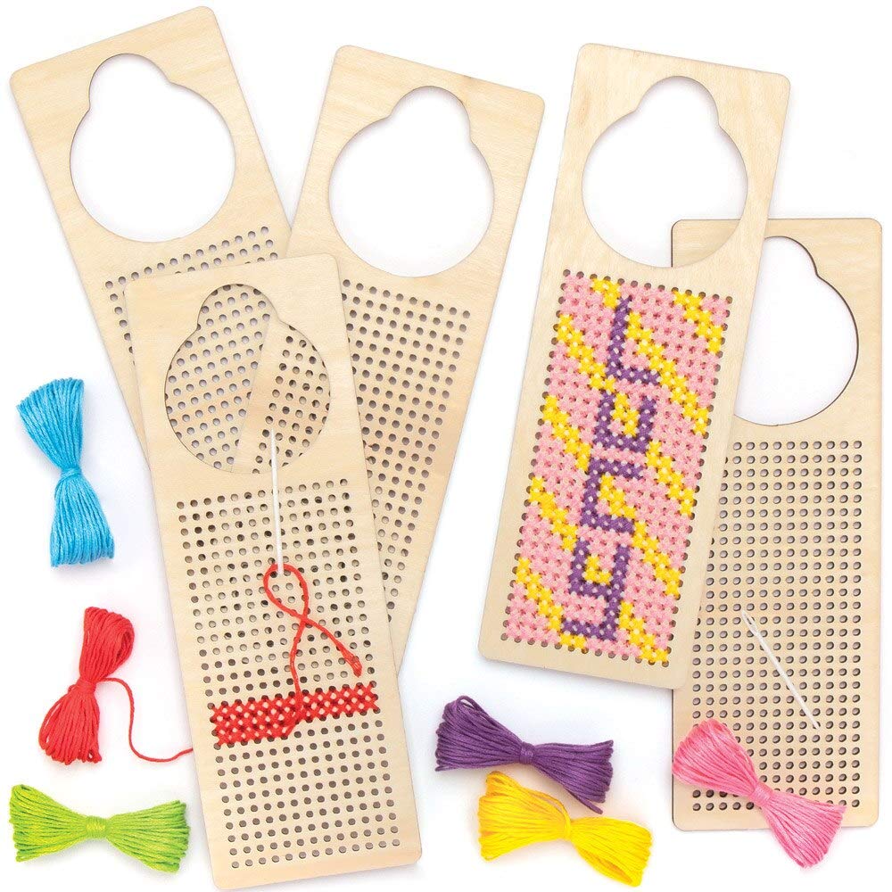 Baker Ross AT810 Wooden Door Hanger Cross Stitch Kits - Pack of 4, Cross Stitch for Beginners and Kids Arts and Crafts Projects,Blue,Green,Pink,Purple,Red