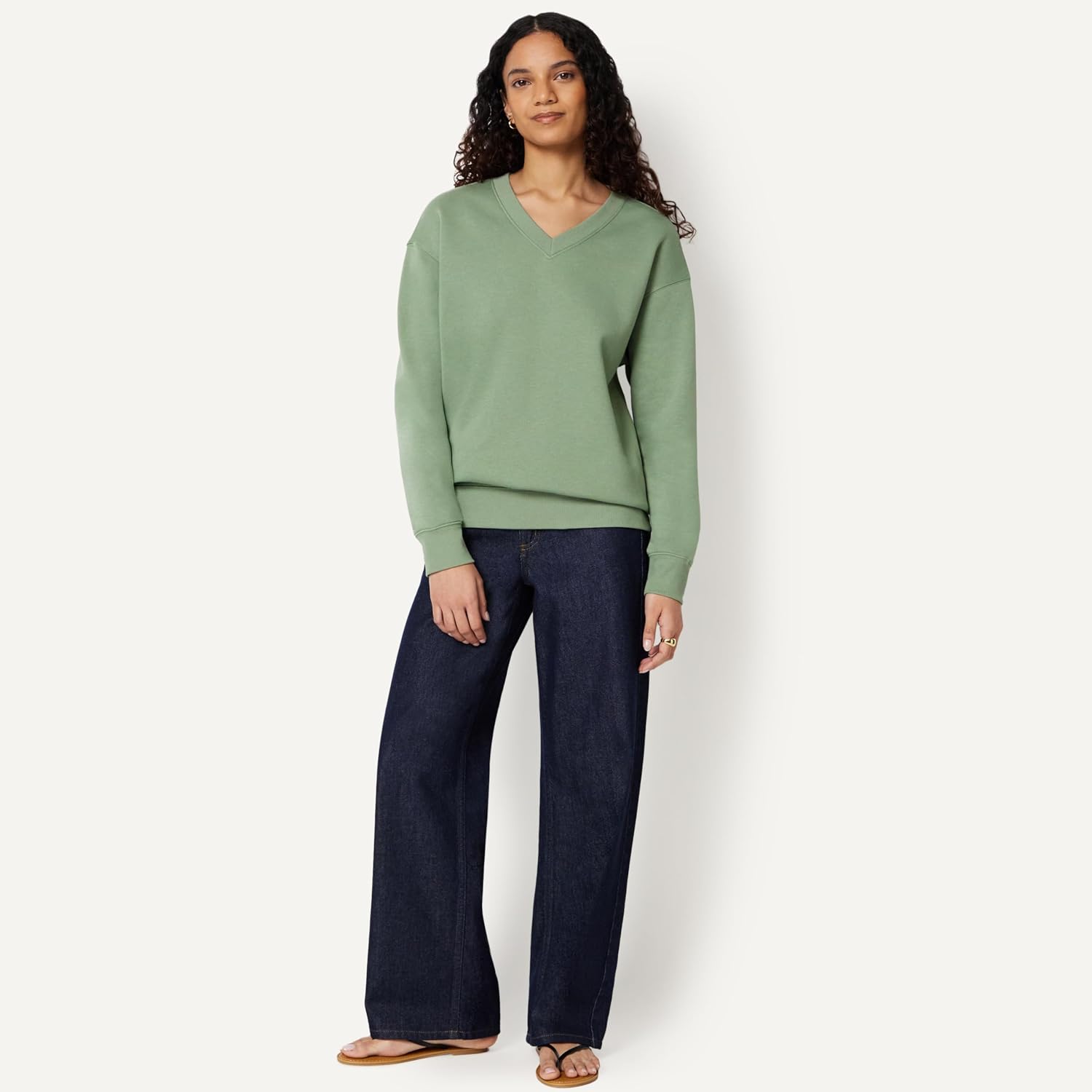 Amazon Essentials Women's Oversized V-Neck Fleece Pullover Sweatshirt