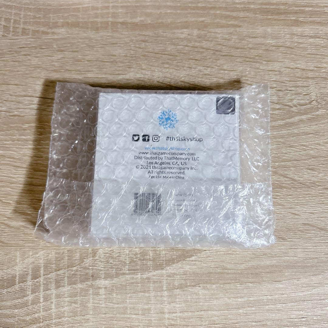 Amazon | Sky 星を紡ぐ子どもたち 草原のひみつ ピンバッジ | バッジ