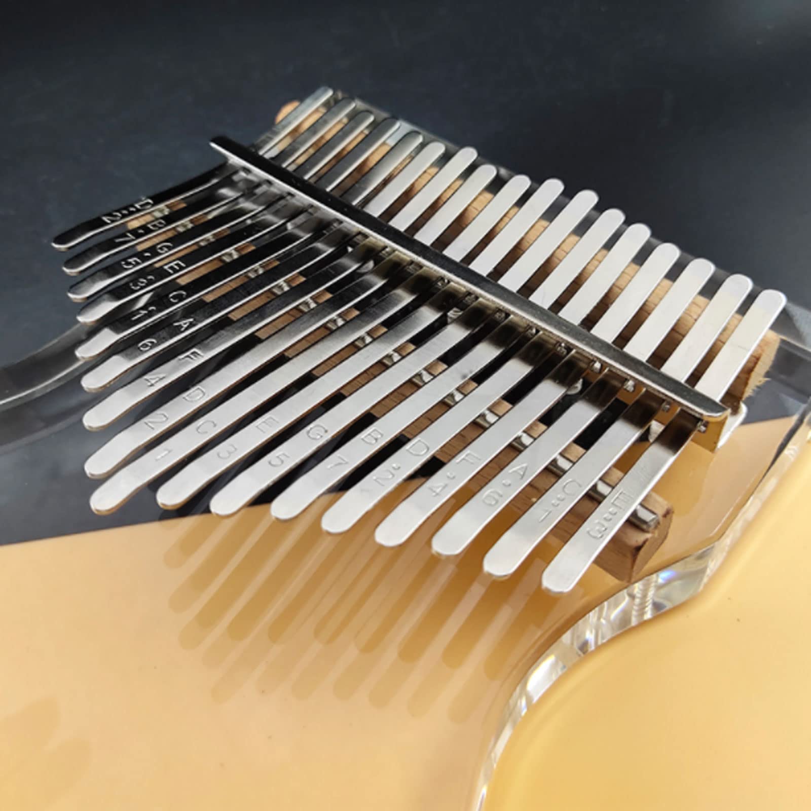 Exquisiter Klang Daumenklavier Tragbares Acryl-Musikinstrument mit transparentem Körper, 17 Tasten für Musikliebhaber, die Zubehör Spielen Einfach zu Spielen