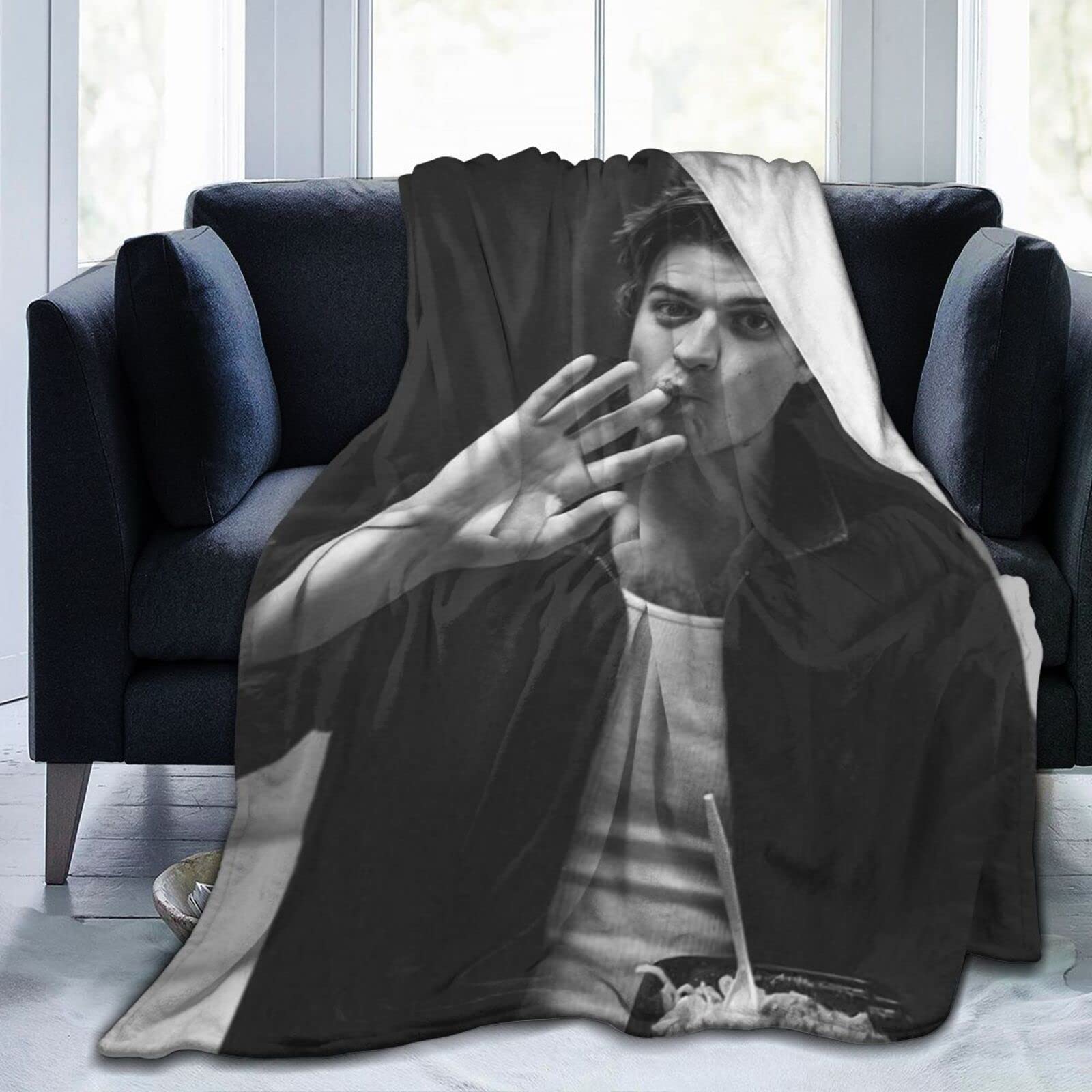 Joe Actor Keery Fleece Blanket Throw Blanket Lightweight Super Soft Cozy Luxury Bed Blanket Microfiber