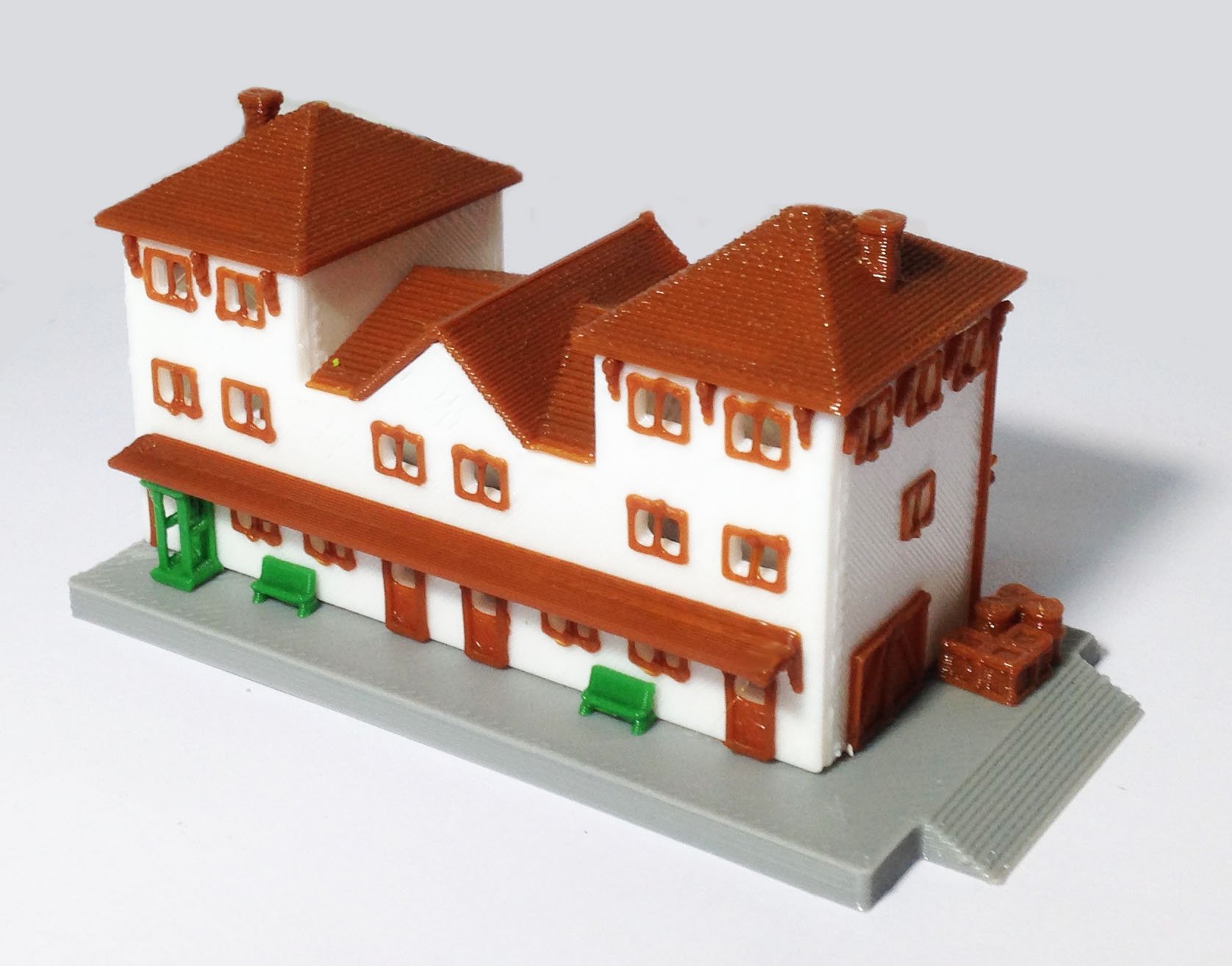 Outland Models Train Railway Layout Medium Train Station / Depot Z Scale 1:220