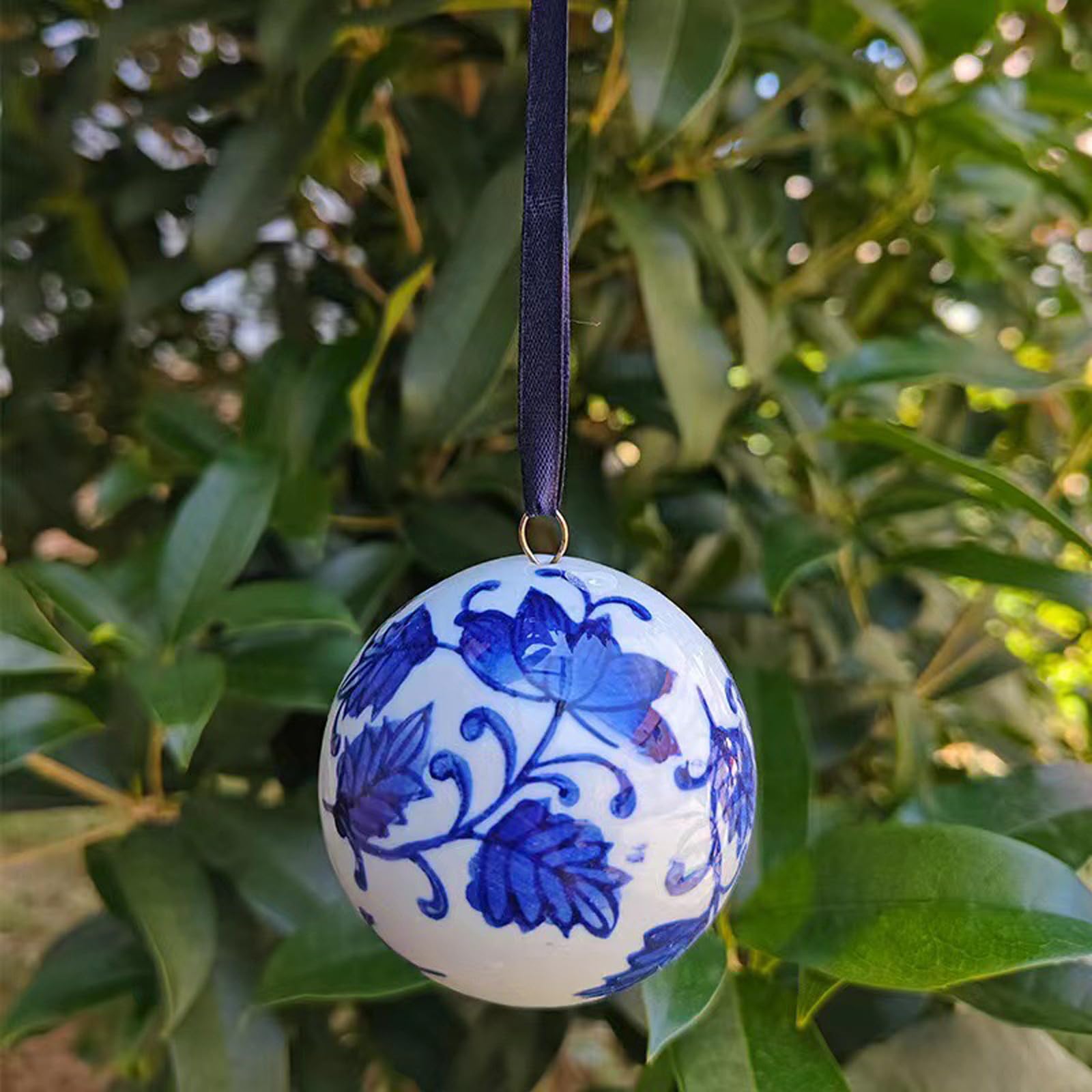 Paquete de 6 adornos de Navidad de porcelana azul pintados a mano para decoración festiva