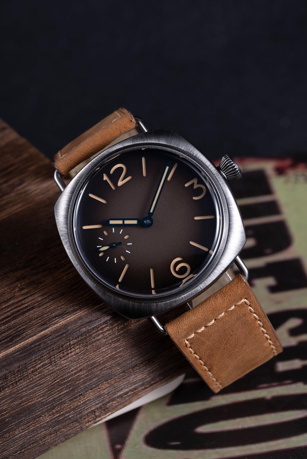 Orologio automatico da uomo con carica manuale, design vintage, vetro zaffiro luminoso, acciaio 316L, cinturino in pelle, opzioni su misura (marrone-B)