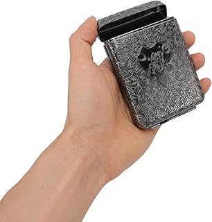 Vbestlife 金属製シガレットケース、ゴムバンド付きシガレットホルダーボックス、ヴィンテージ3Dレリーフパターン、レトロな3つのオープンデザイン (ブラック 16 コースシガレット)