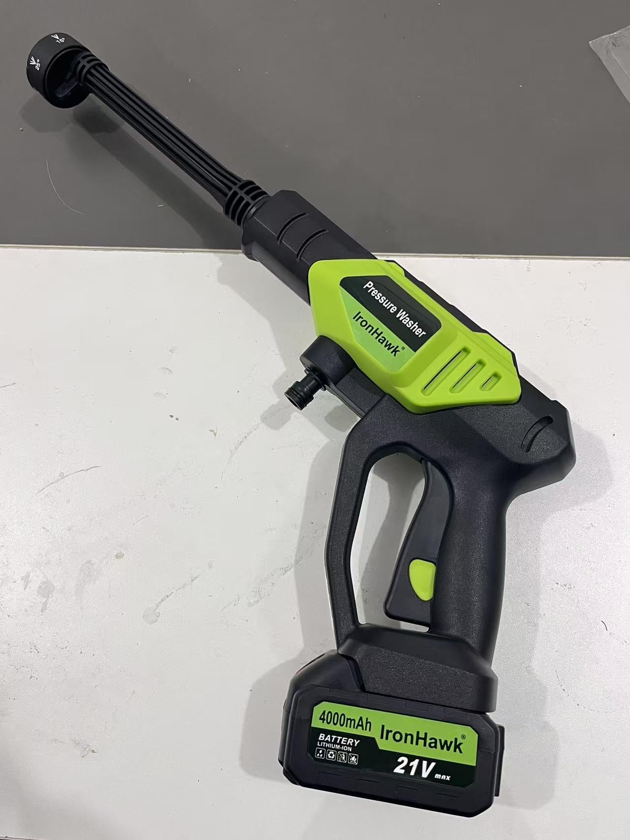 IronHawk Nettoyeur Haute Pression sans Fil, Pistolet de Lavage sur Batterie 380W Moteur sans Balais, 800 PSI avec Buse 6 en 1, 2 Batteries 4000mAh et 6M Tuyau, pour Voiture, Terrasse et Jardin