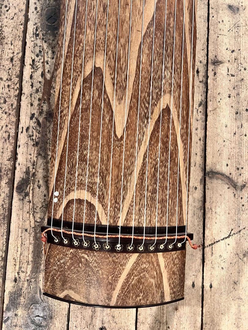 【 琴 / 和楽器 】 弦楽器 伝統琴 レトロ 13弦 Amazon.co.jp: すだれ彫り 13弦 琴 箏 和楽器 弦楽器 伝統工芸 楽器