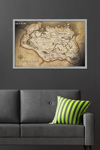 Vista 11 de The Elder Scrolls V: Skyrim - Póster de pared de mapa, 34 pulgadas de largo x 22.4 pulgadas de ancho, versión enmarcada de madera de granero Versión