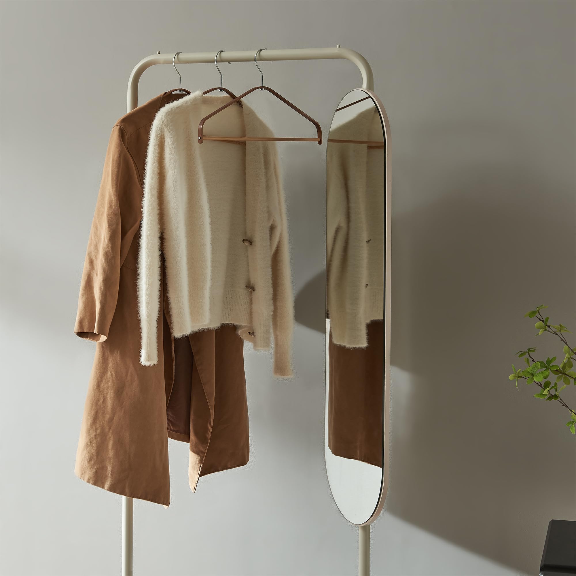 [en.casa] Garderobenständer Vamn Kleiderständer 167 x 80 x 35 cm Flurgarderobe mit Spiegel Standgarderobe für Flur Schlafzimmer Ankleide freistehend Metall Sandfarben