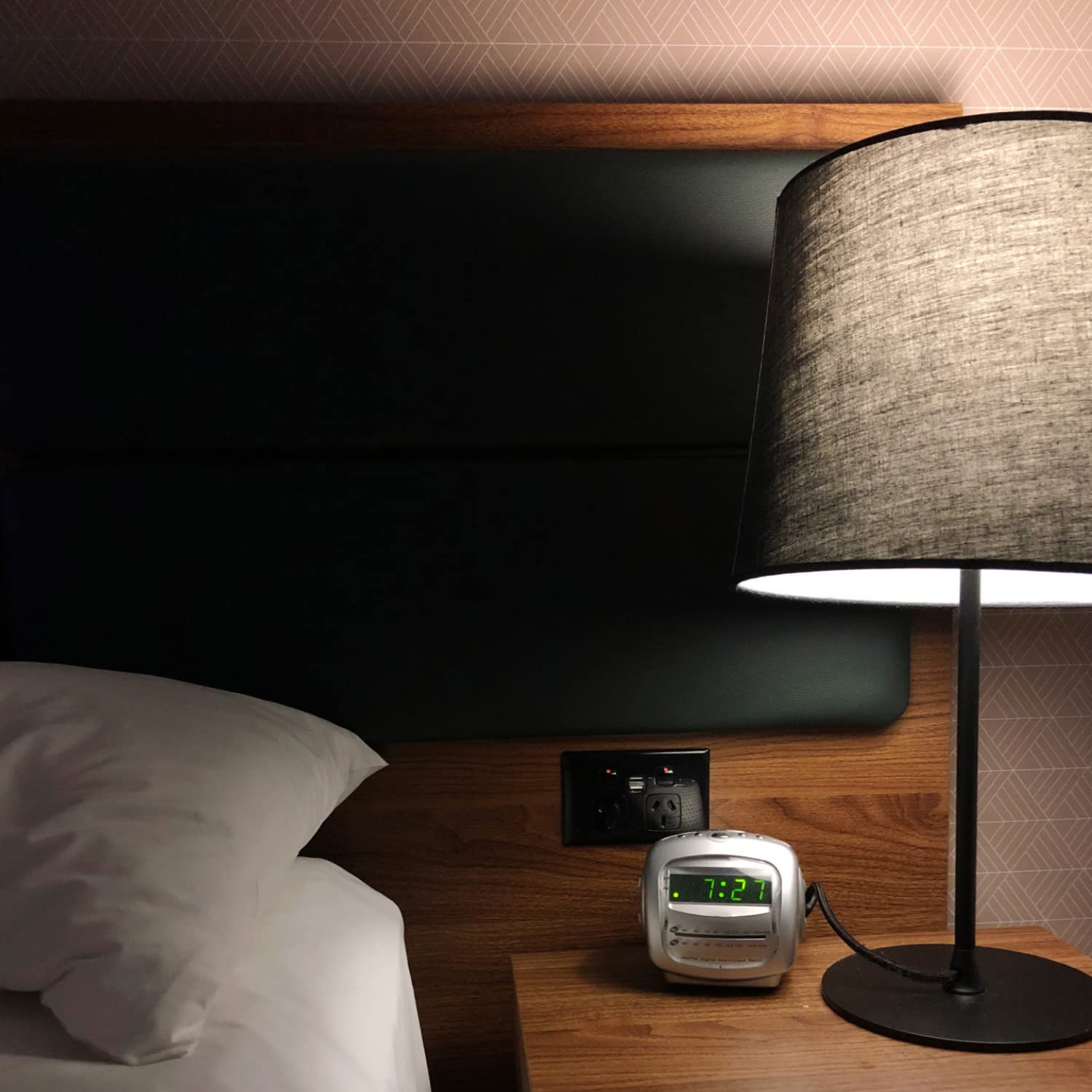 V-TAC - Lampadina LED E27, 9 W (sostituisce 60 W), luce bianca fredda, confezione da 5