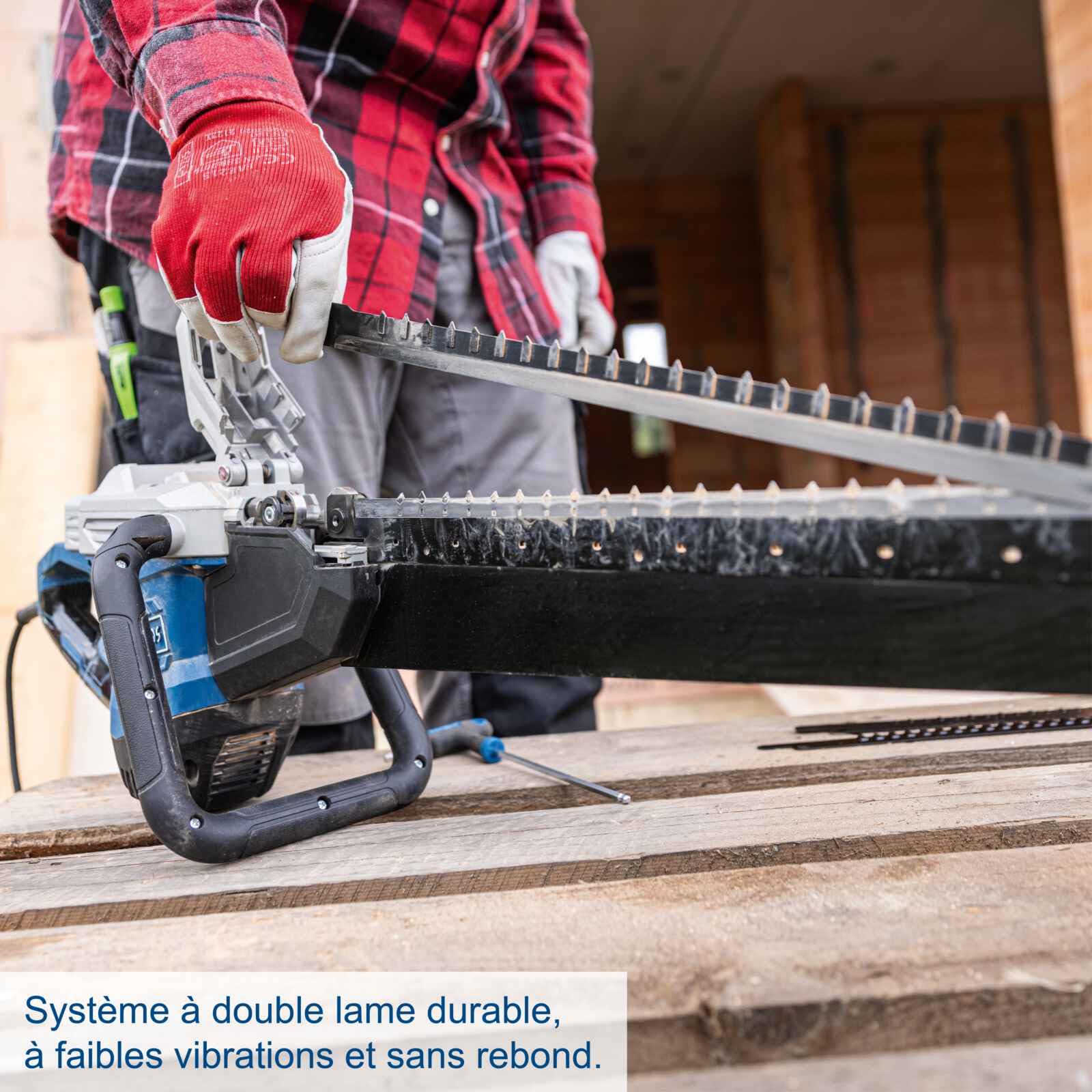 Scheppach Elektro Universalsäge AZE430 Ziegelsäge mit 4m Kabel | Leistung 1500W | Schnittlänge 430mm | Hub 40mm | mit Schnellstopfunktion & Absaugadapter | für Ziegel, Holz, Gasbetonstein & Dämmwolle