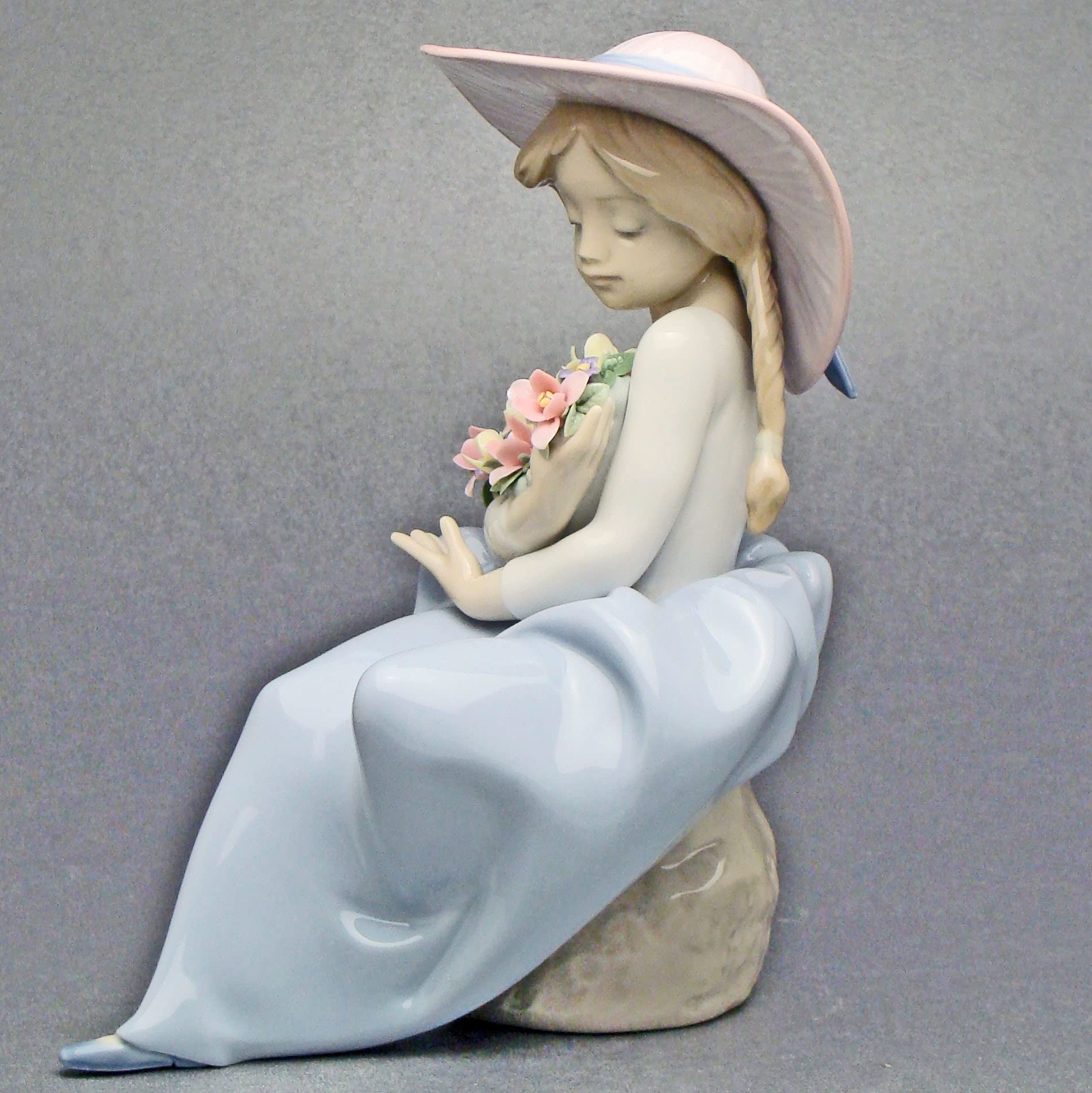 Amazon.co.jp: リヤドロ(Lladro) 花と少女 花の香りに包まれて #5862 