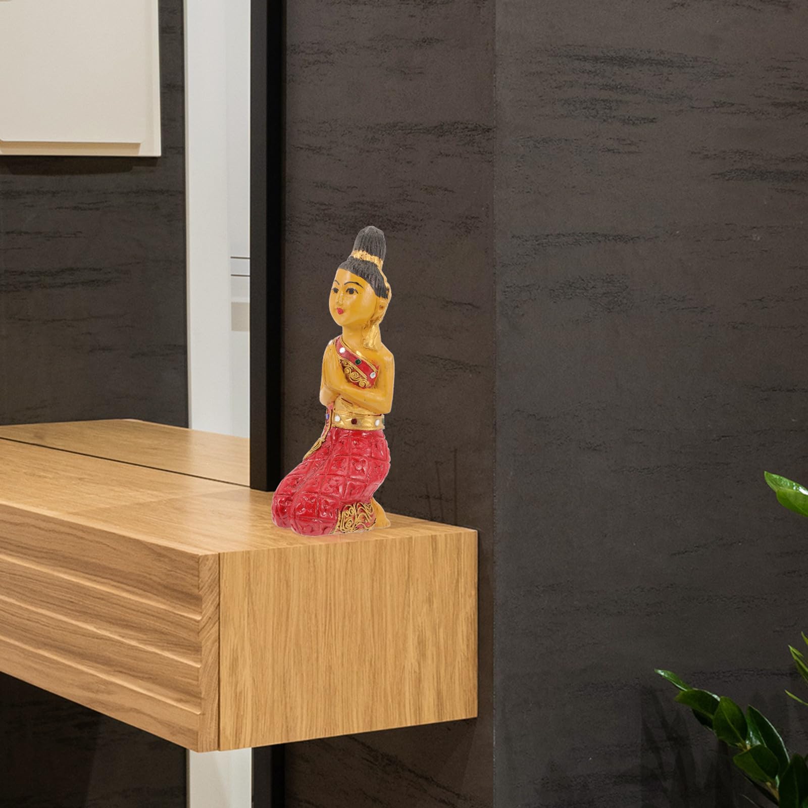 VILLCASE Estatua de Buda Arrodillado de Madera Rojo Adorno de Mesa