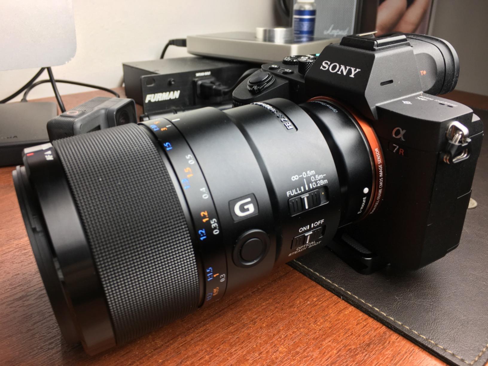 Cámara compacta, de gran calidad, y enfoca sola prácticamente.