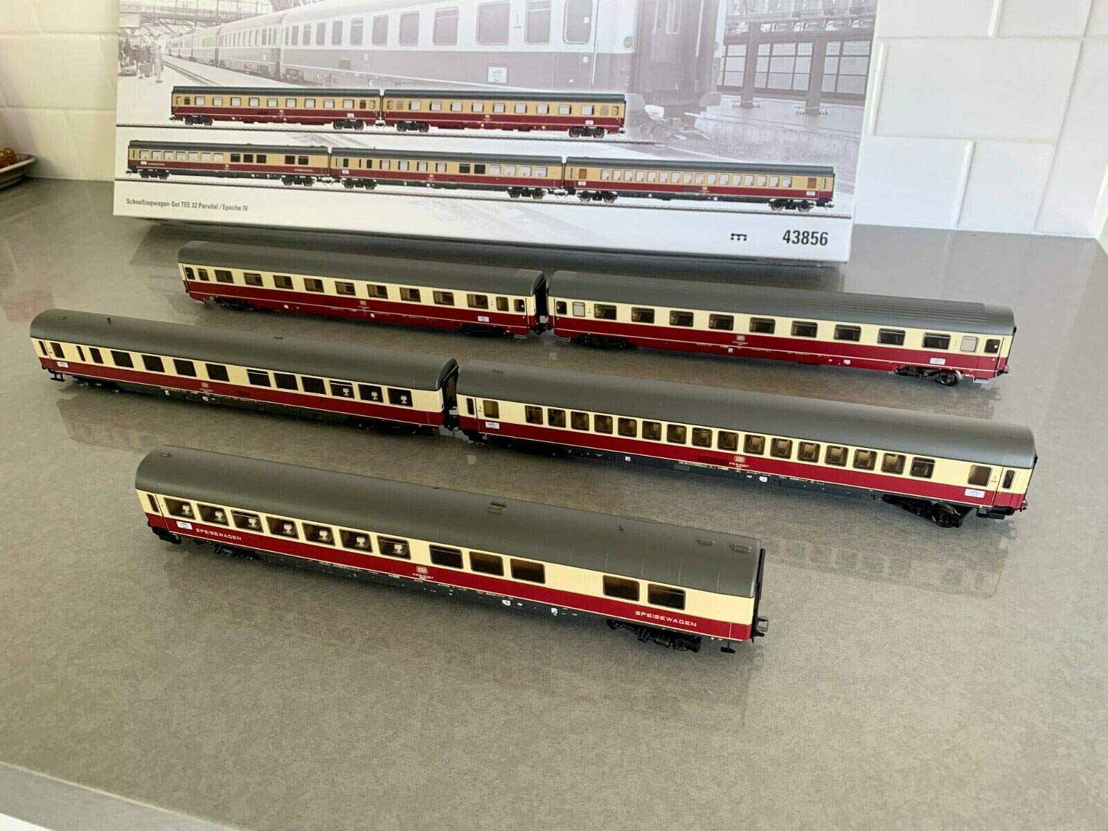 MARKLIN HO German Federal Railroad TEE Parsifal 43856 Express DB