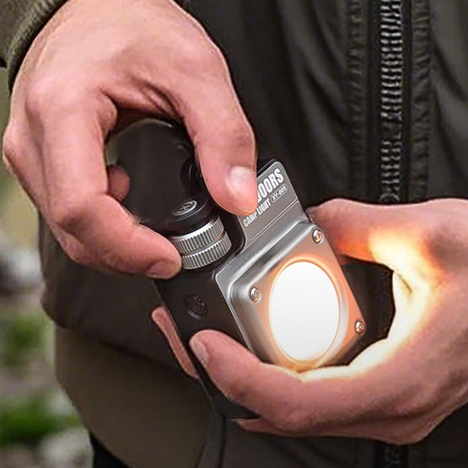 GOWENIC LED-Taschenlampe, 3500 Lm, 5 Beleuchtungsmodi, Tragbare Campingleuchte für Wandernotfälle mit LCD-Display, Wiederaufladbare Magnetische Zeltleuchte für Outdoor-Aktivitäten (SILVER)