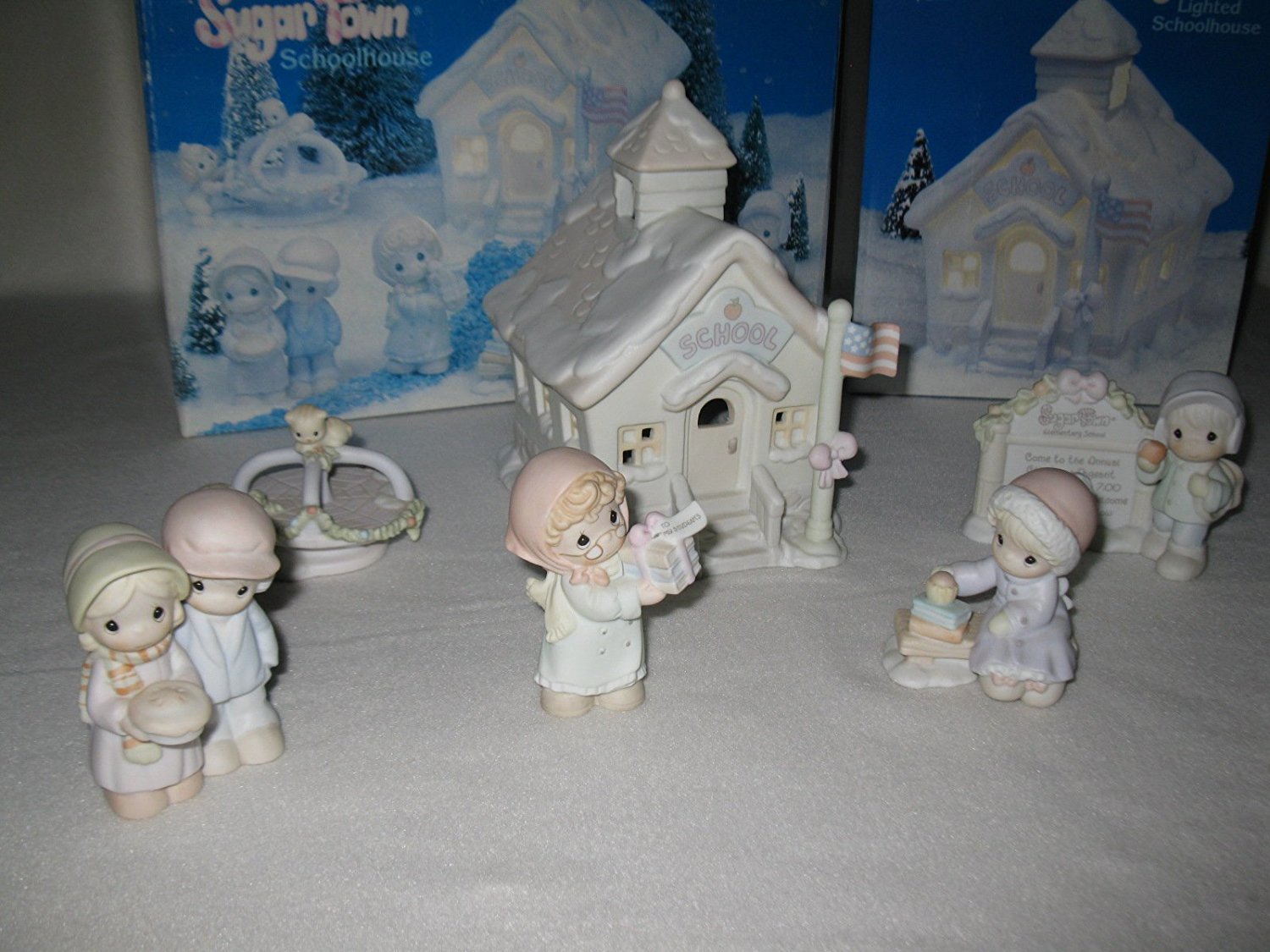 プレシャスモーメンツ　希少品！　シュガータウンシリーズ　ランプ　他２点 プレシャスモーメンツ 希少品！ シュガータウンシリーズ ランプ 他2点