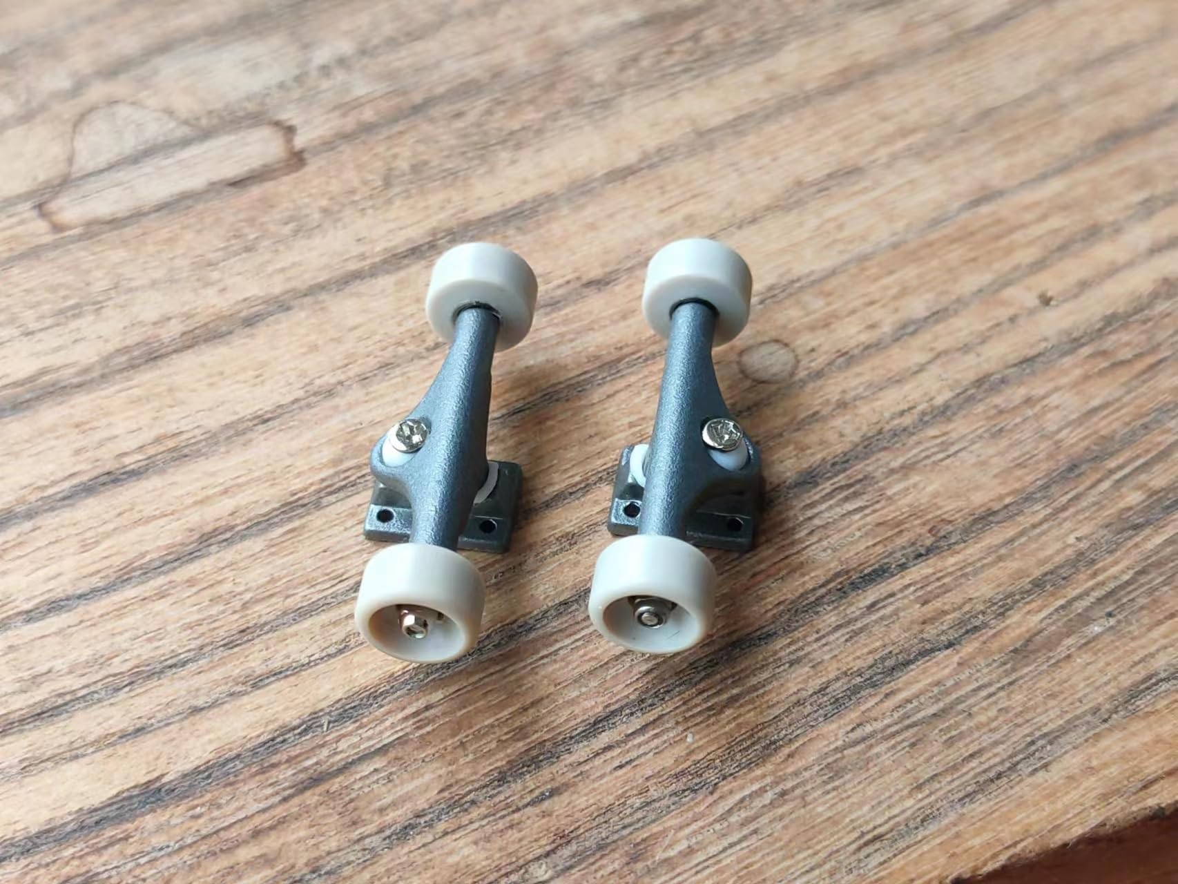 leefai Ruote per skateboard professionali fatte a mano, con dita sbirciate, resistenti, per esterni, misura 8,5 x 5 mm