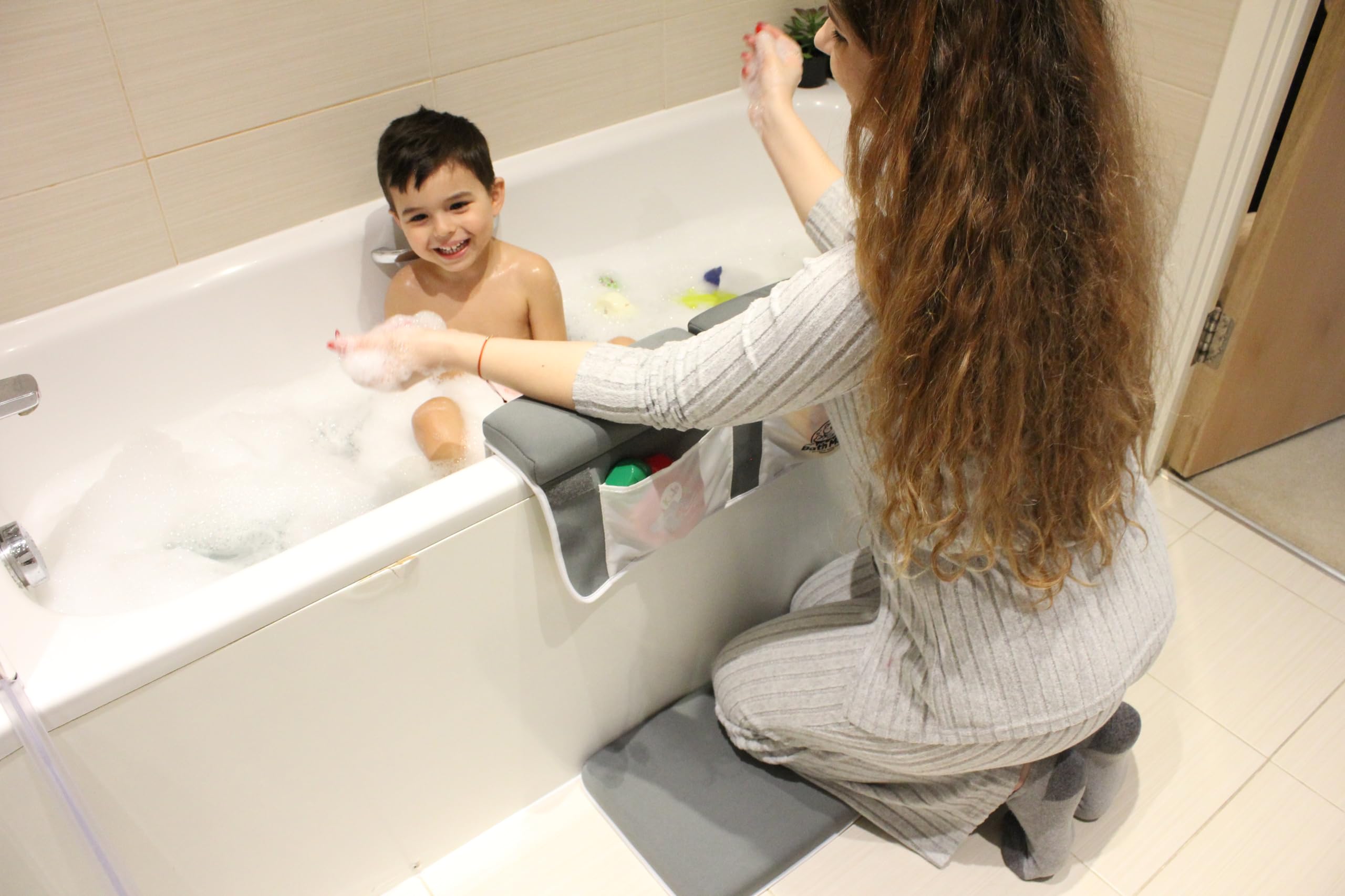 Bath Mate - Łatwa kąpiel: Doskonały komfortowy zestaw podkładek na kolana i łokcie - pianka z pamięcią kształtu 1,7 cala i gąbka do szczęśliwych chwil kąpieli z dziećmi i zwierzętami domowymi