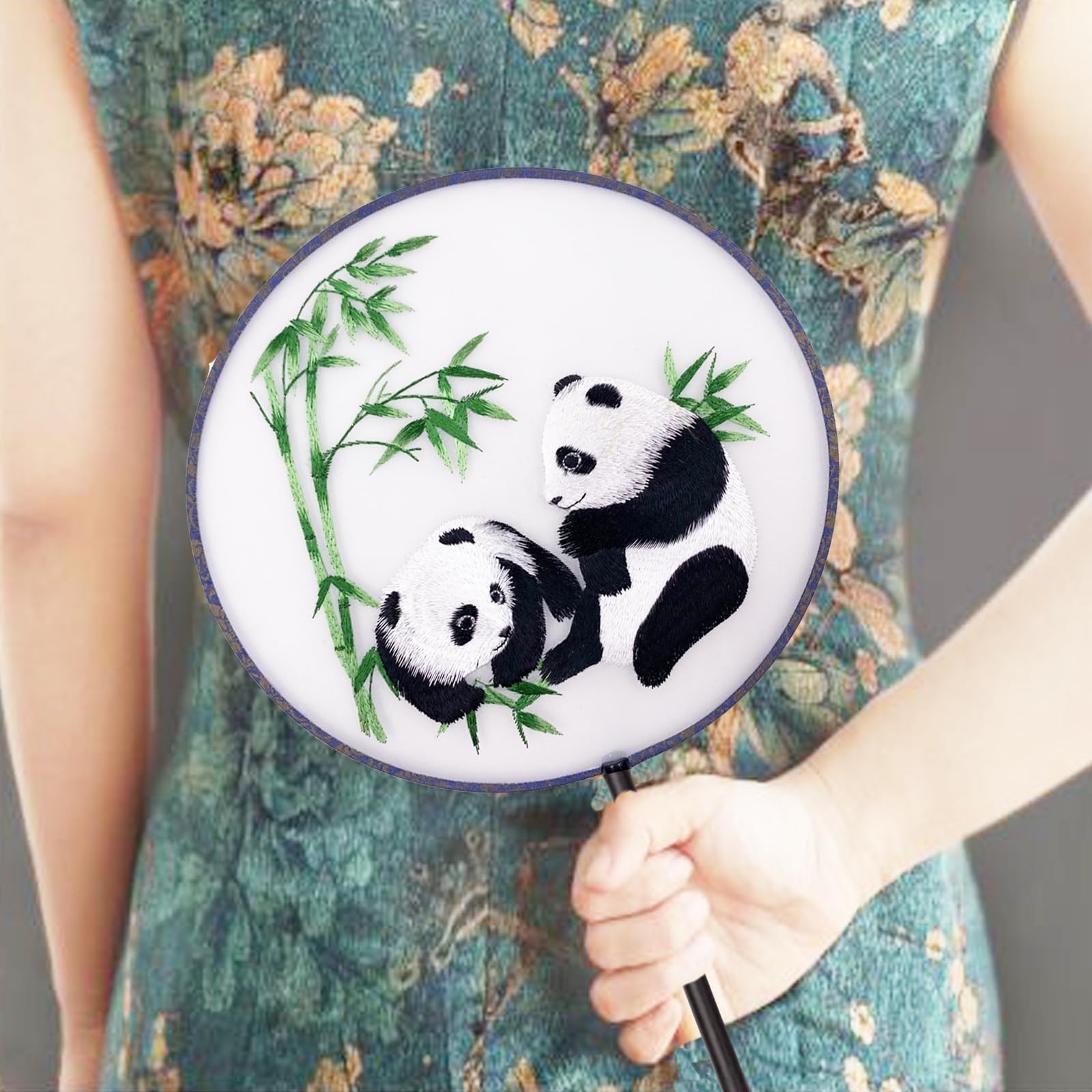 Handfächer im Chinesischen Stil mit Panda Stickerei, Chinesischer Retrostil Fächer, Handfäche, Wird zum Kombinieren von Hanfu, zum Fotografieren und zum Abkühlen Verwendet