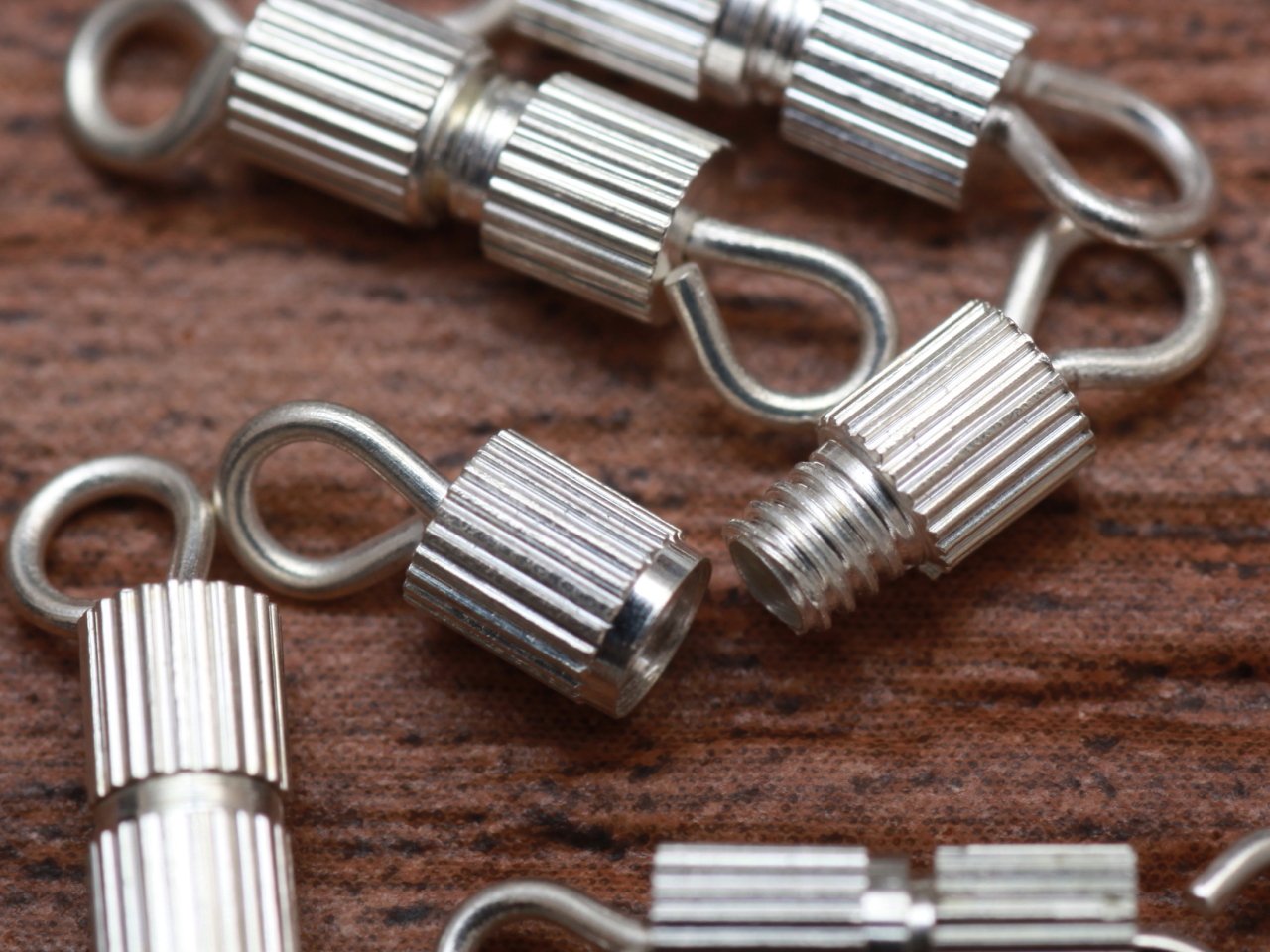 Amazon | 紗や工房 ネジ式クラスプ(約14×3mm)5個セット 白銀 ネジカン