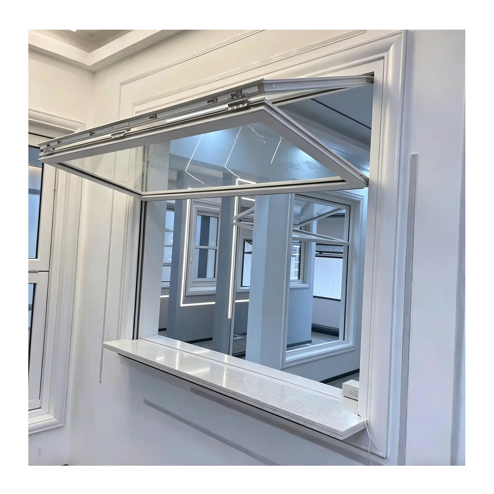 Ventana de servicio deslizante para conectar tu cocina con la terraza de casa