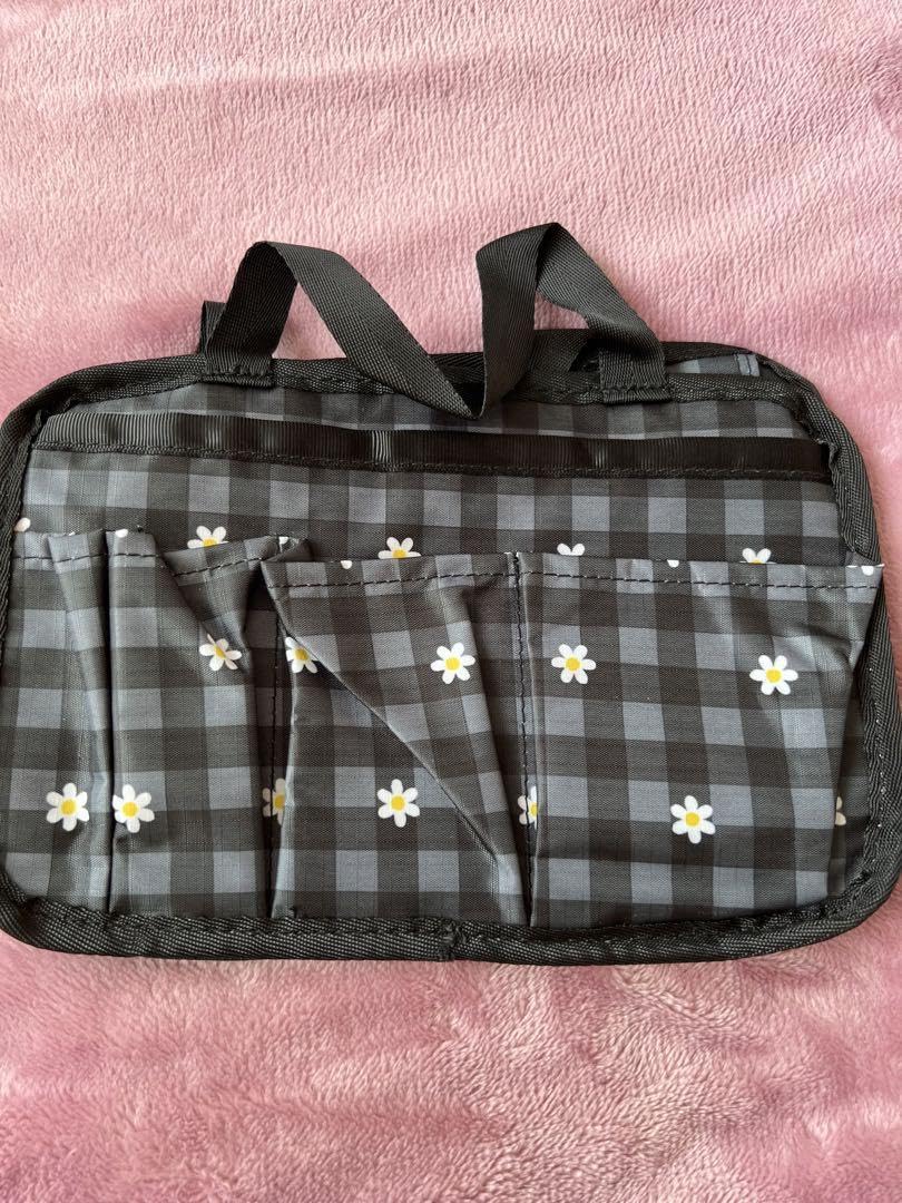 レスポートサック ハローデイジー ボストンバック　ポシェット　ポーチ レスポートサック LeSportsac ポーチ 化粧ポーチ マルチポーチ 7121