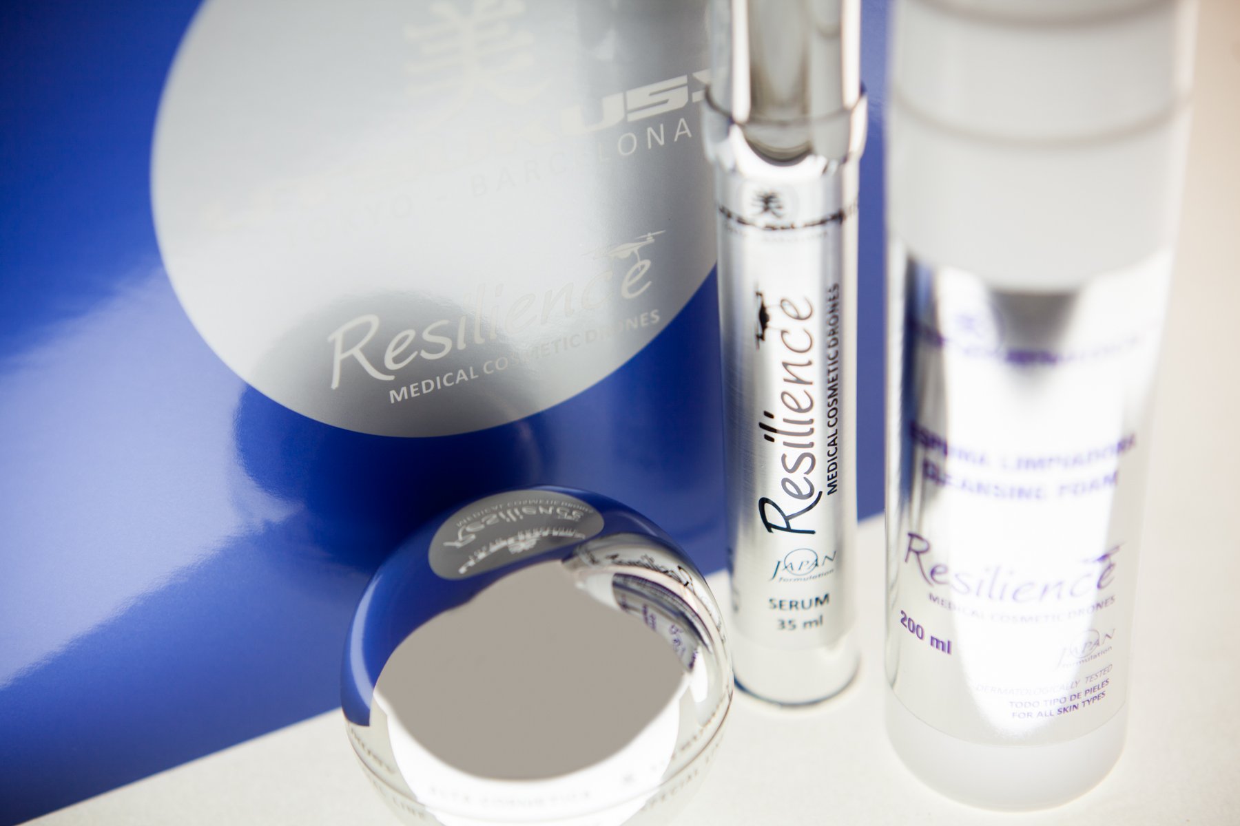 Set Resilience – Tratamiento antiarrugas de Utsukusy – Crema facial, sérum intensivo y limpiador faciall