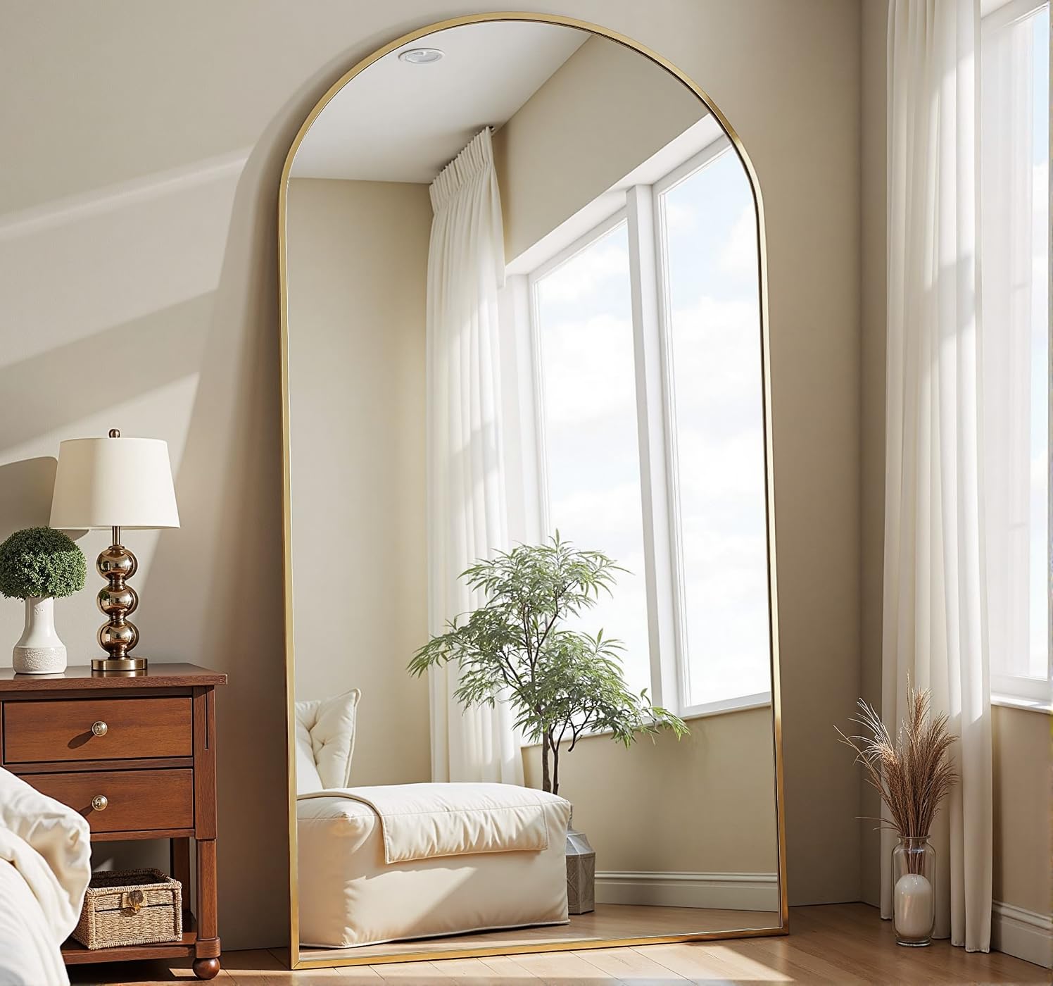 Dewfig Espejo arqueado de longitud completa, 65 x 22 pulgadas, espejo de pie dorado con soporte, estilo clásico moderno, vidrio HD inastillable, 71 x 30 pulgadas