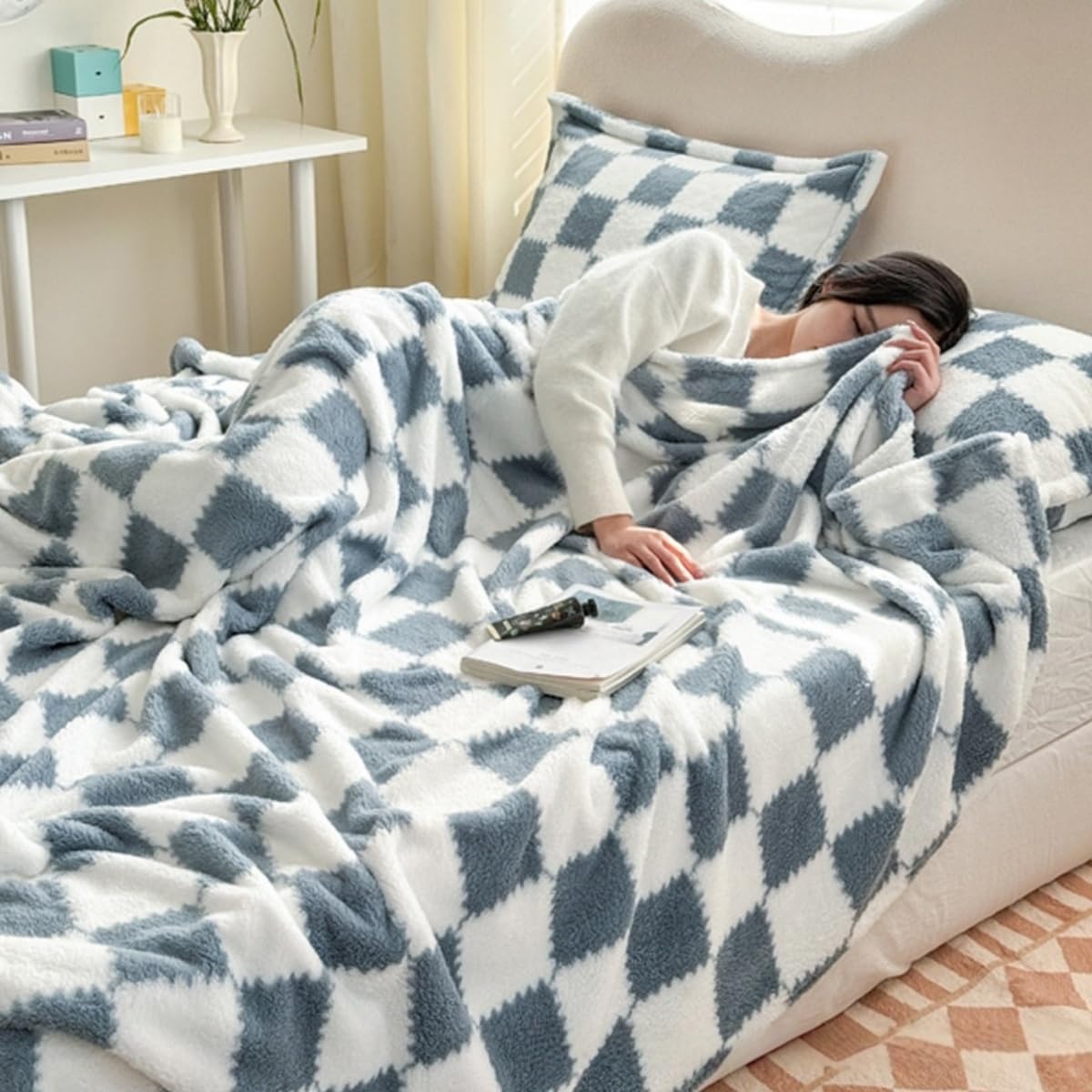 Hixingo Couverture Polaire en Flanelle à Carreaux Patchwork, Plaid Jeté de Canapé Douillette Chaude et Douce, Couverture Lit 2 Personnes, Convient à Toutes Les Saisons (Bleu,200x230cm)