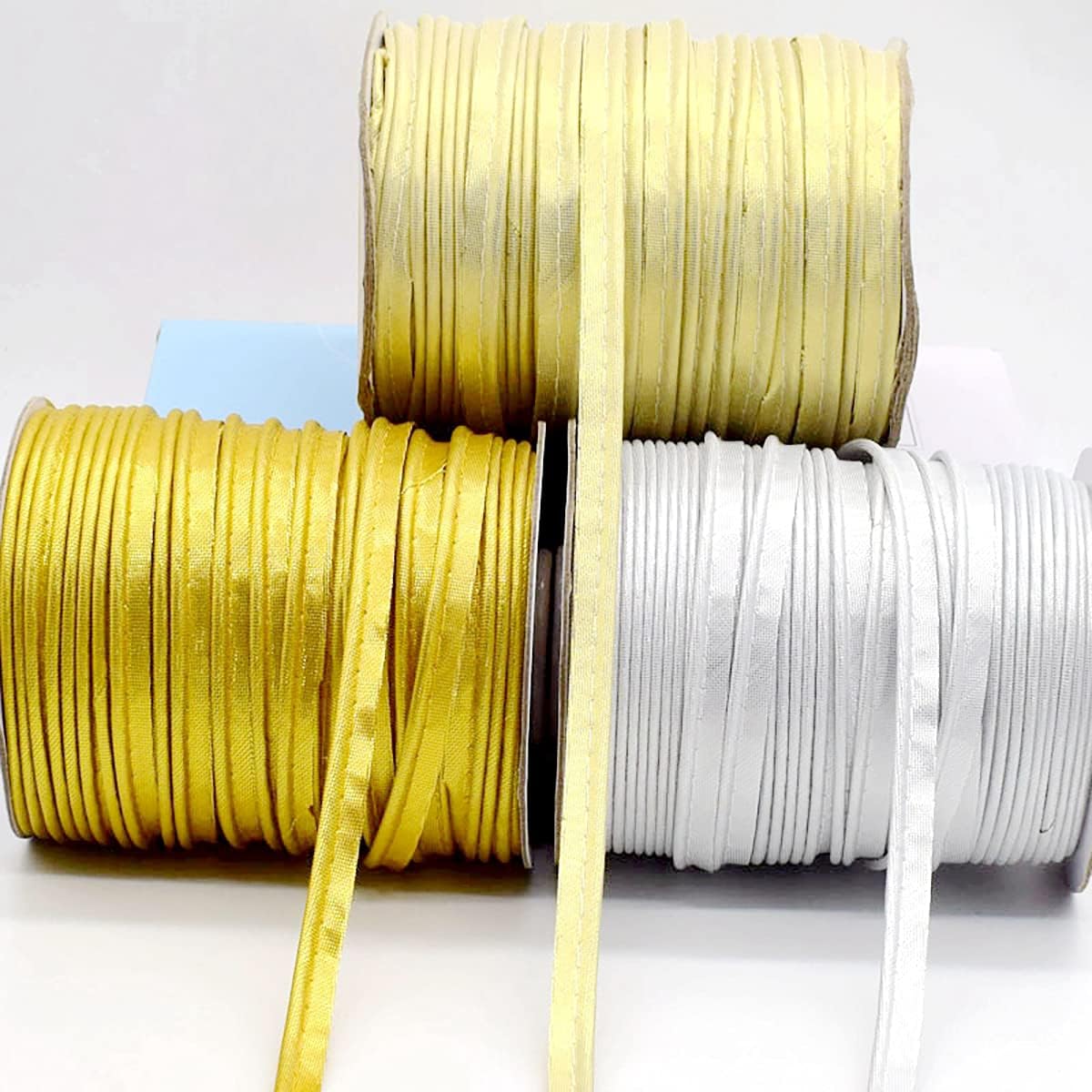Queenbox 10mm x 50 Yards DIY Fold Bias Tape, Polyester Piping Trim Welting Cord Ribbon for Sewing Clothes, Seaming, Binding, Hemming, Piping, Quilting Upholstery, Gold