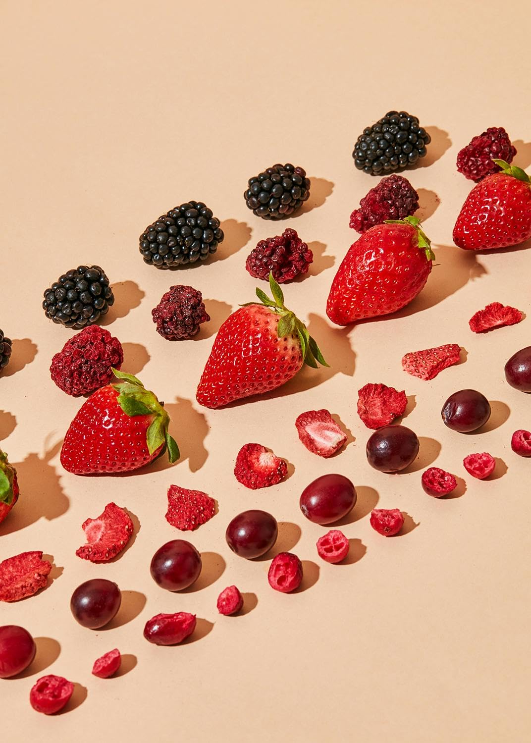 KoRo - Frutti di bosco liofilizzati 350 g - fragole, more e mirtilli rossi - da aggiungere al muesli o nel porridge - 100% frutta