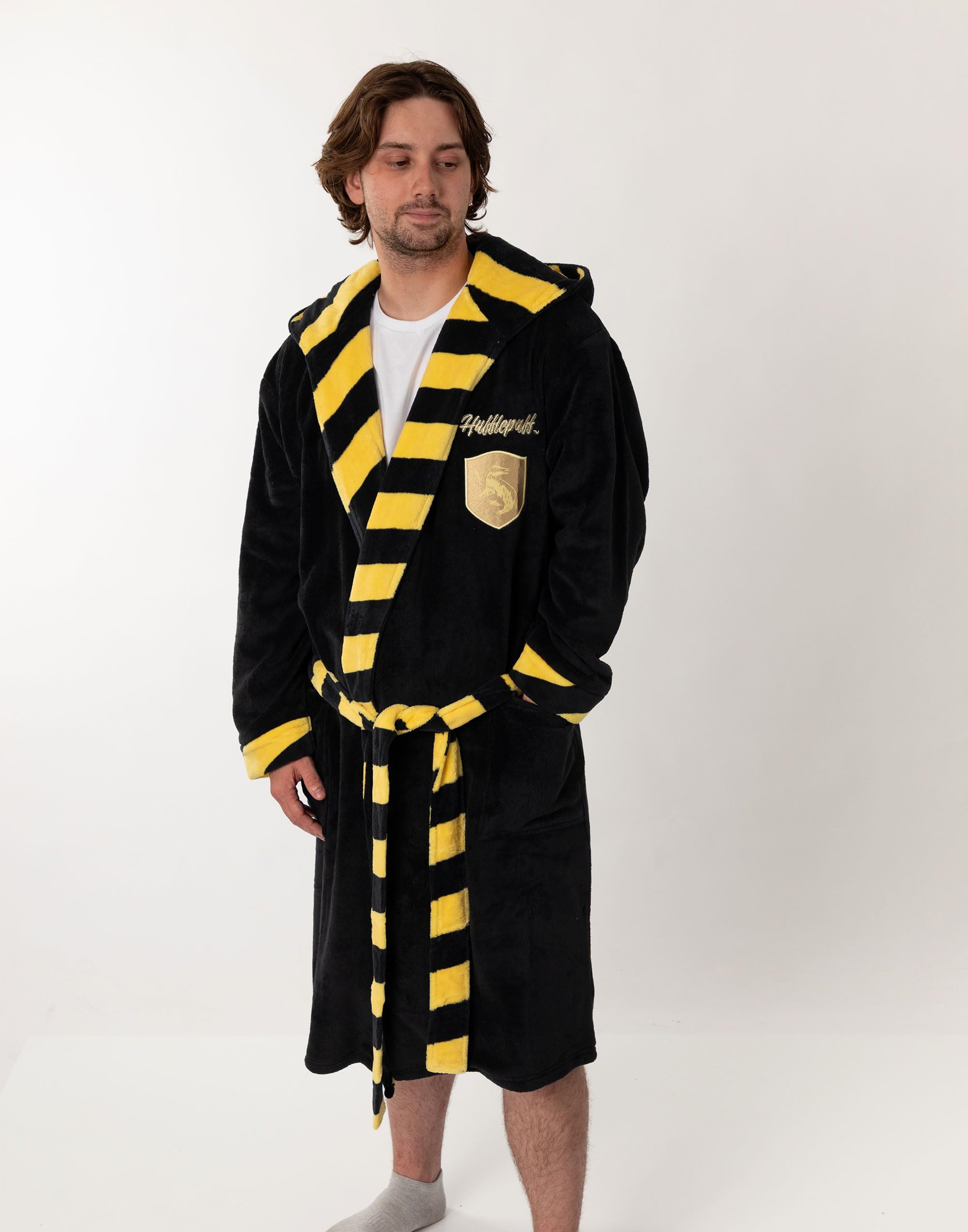 Harry Potter Albornoz unisex negro con capucha Hufflepuff | Cómoda ropa de estar por casa de forro polar con lazo | Pijama de manga larga con temática de películas | Ideal para relajarse en casa