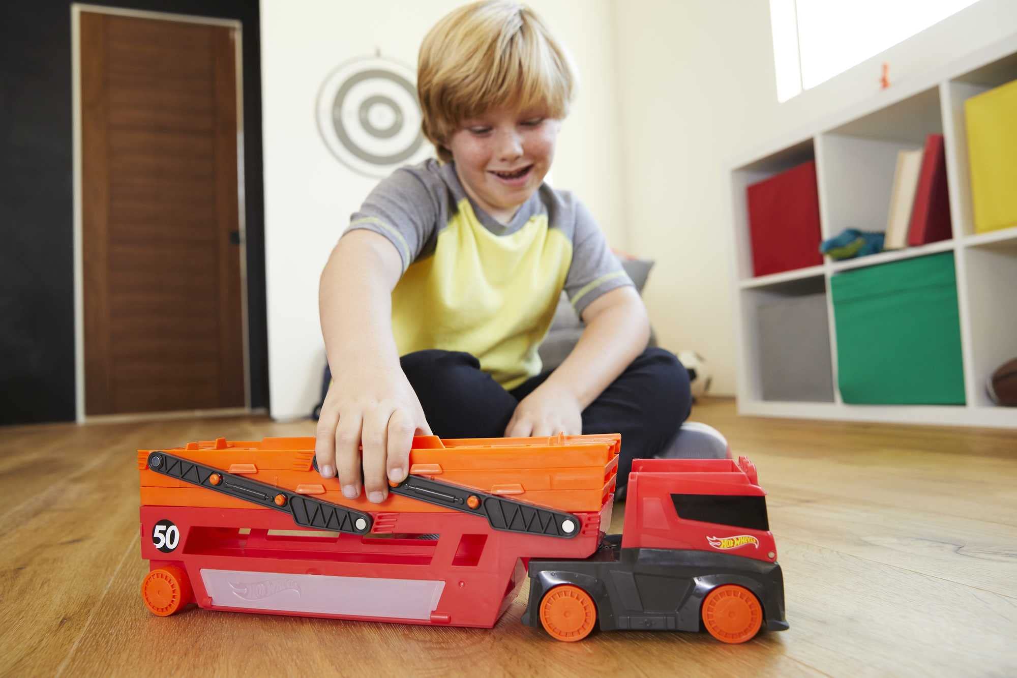 Hot Wheels Mega Trasportatore con Livelli Espandibili, Porta Fino a 50 Macchinine, Gioco per Bambini di 3+Anni, GWT37, Imballaggio Sostenibile