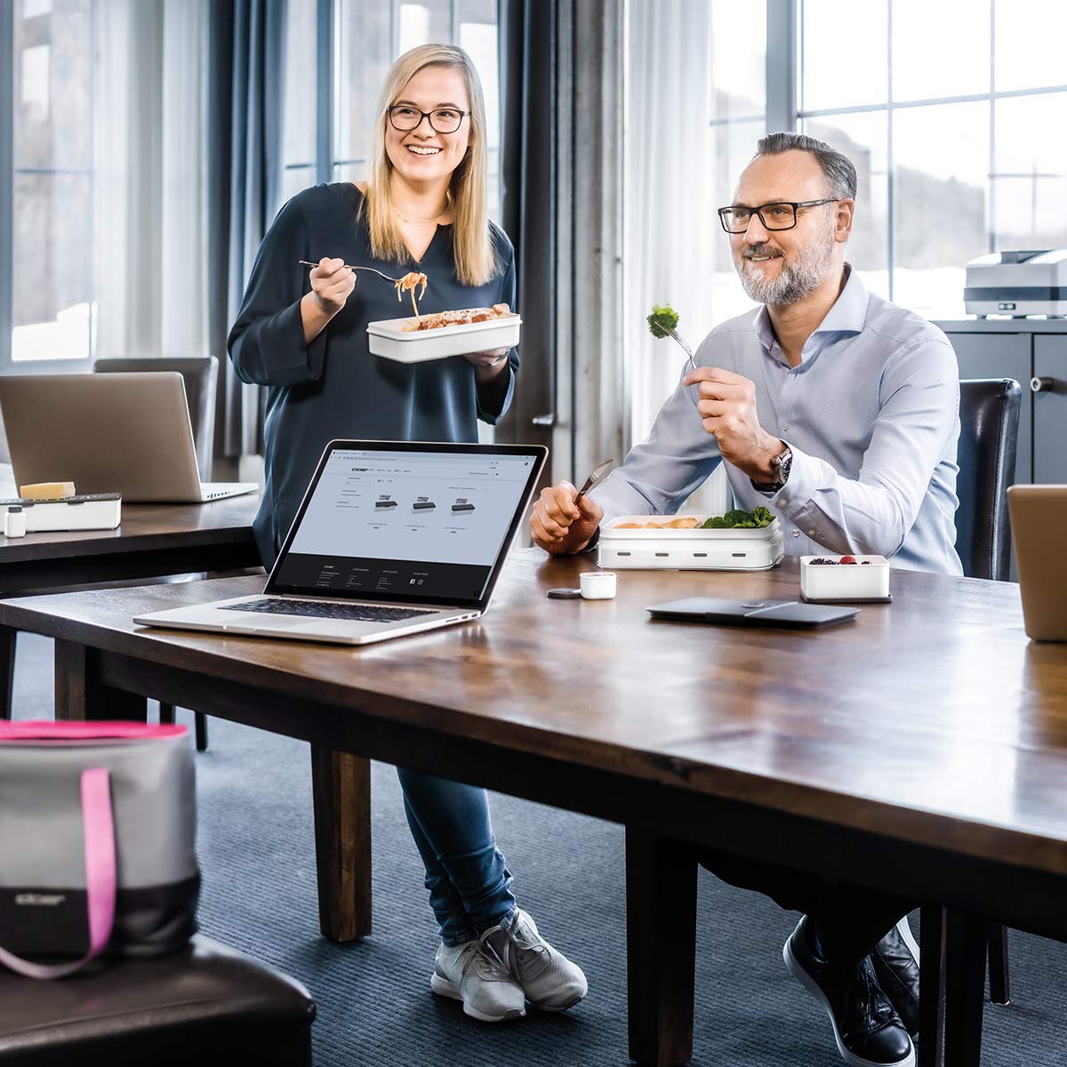 Cloer 800MBX Menübox elektrische Lunchbox zum Aufwärmen von Speisen-inkl 1,2 l, Tablett und Messbecher herausnehmbarer Träger Edelstahlkochplatte, kombinierbar Lunchbox-Sets, Weiß, 1,2 Liter