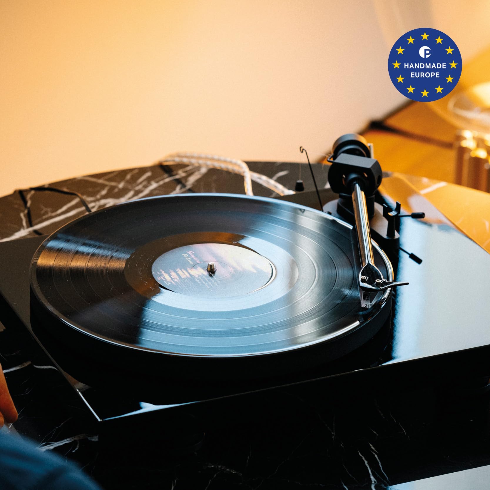 Pro-Ject Debut EVO 2, giradischi audiofili di nuova generazione con braccio in fibra di carbonio, selezione elettronica della velocità e cartuccia Pick it MM EVO premontata, prodotto in Europa (nero