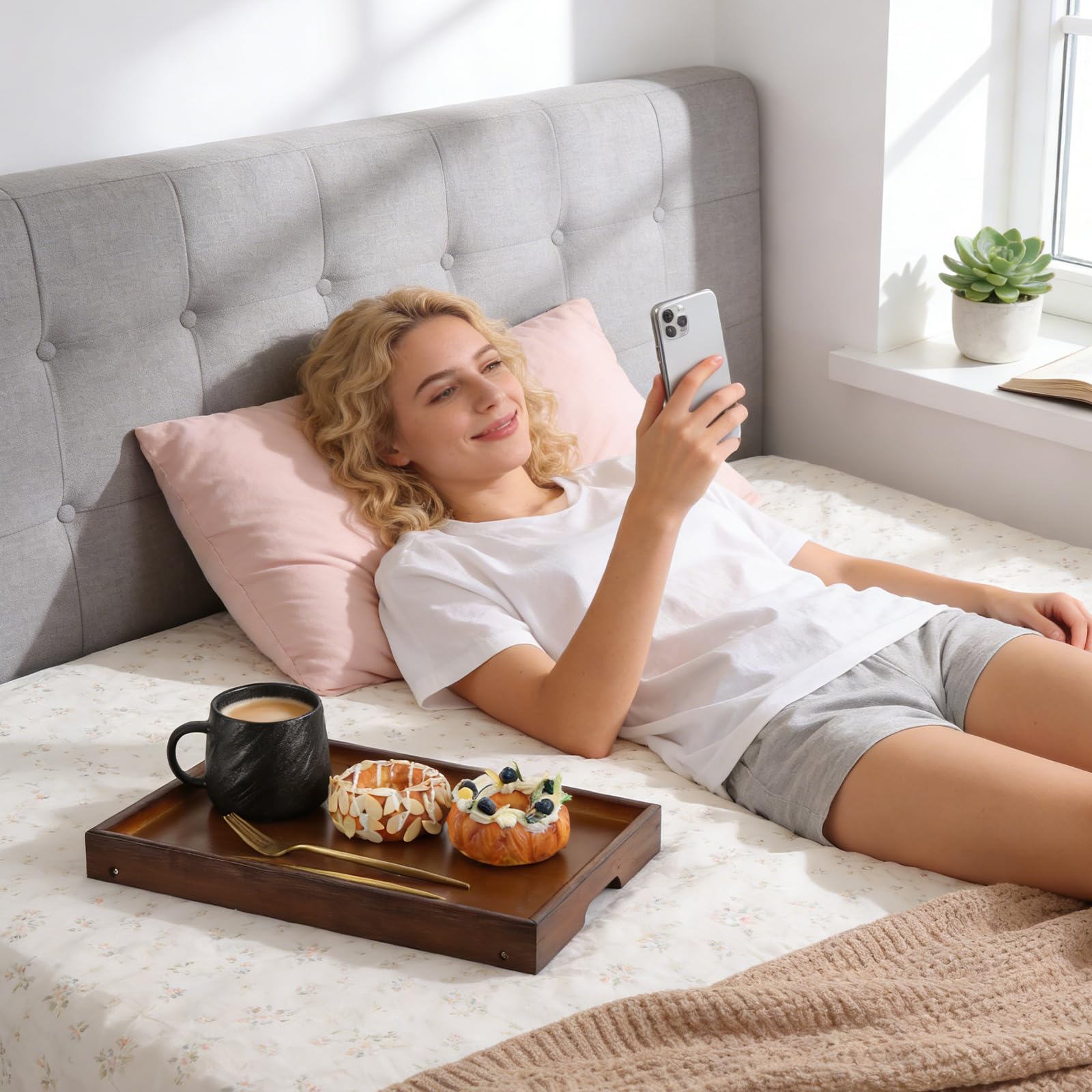 DAJAVE 2 bandejas de cama para comer, bandeja de desayuno con patas plegables, bandejas de bambú para sofá, comer, trabajar, se utiliza como bandejas de escritorio para aperitivos