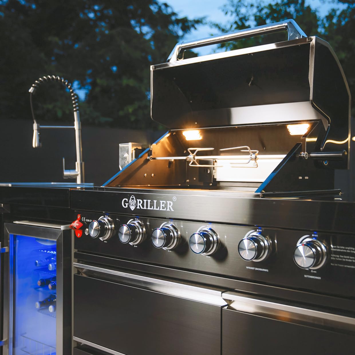 GORILLER BLACKBACK S1 Cocina al aire libre, parrilla de gas XXL con carcasa de acero inoxidable, nevera integrada, grifo, color negro