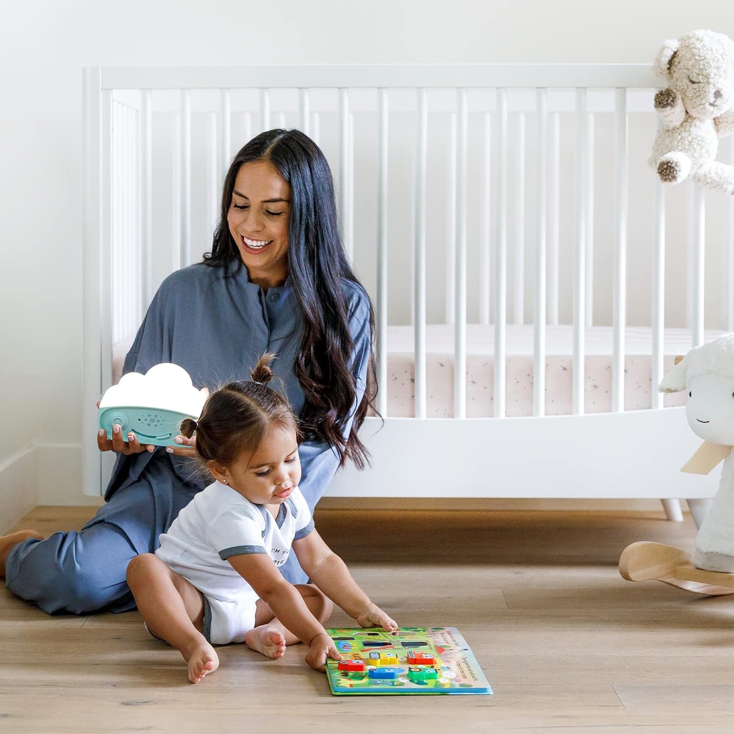 Happiest Baby SNOObie - Macchina per il rumore bianco intelligente - Macchina sonora portatile per bambini con luce notturna - 12 suoni rilassanti per l'allenamento del sonno, tè