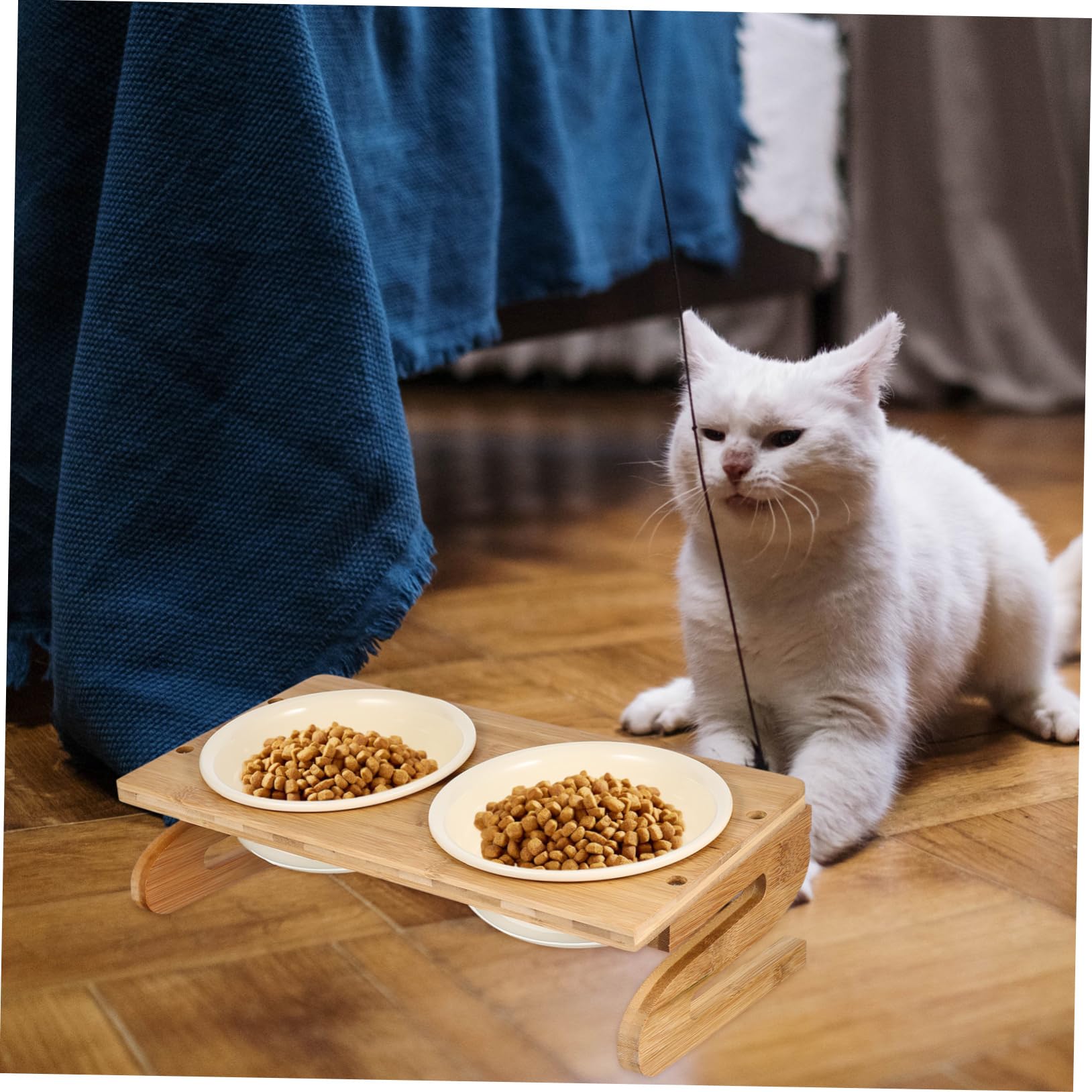 ibasenice Gamelle Chat Céramique Surelevée pour Manger 600ml avec Étagère en Bois pour Chats et Chatons