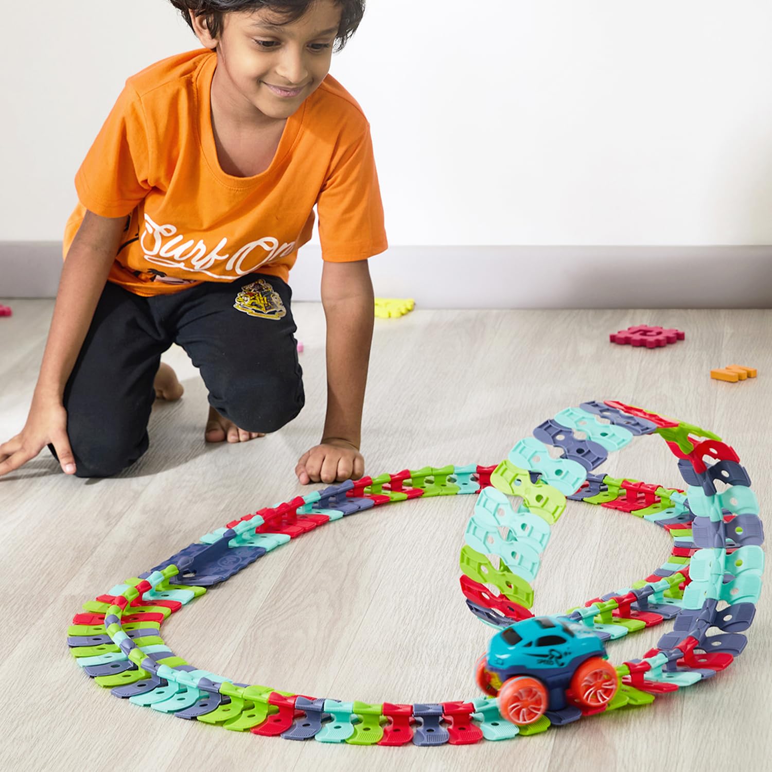 Amazon Brand - Jam & Honey - Monster Wheels Track Set - 102 Pcs Anti Gravity Toy Endless DIY Flexible Bends Track with Light-Up Mini Monster Truck for Kids' Racing Adventure