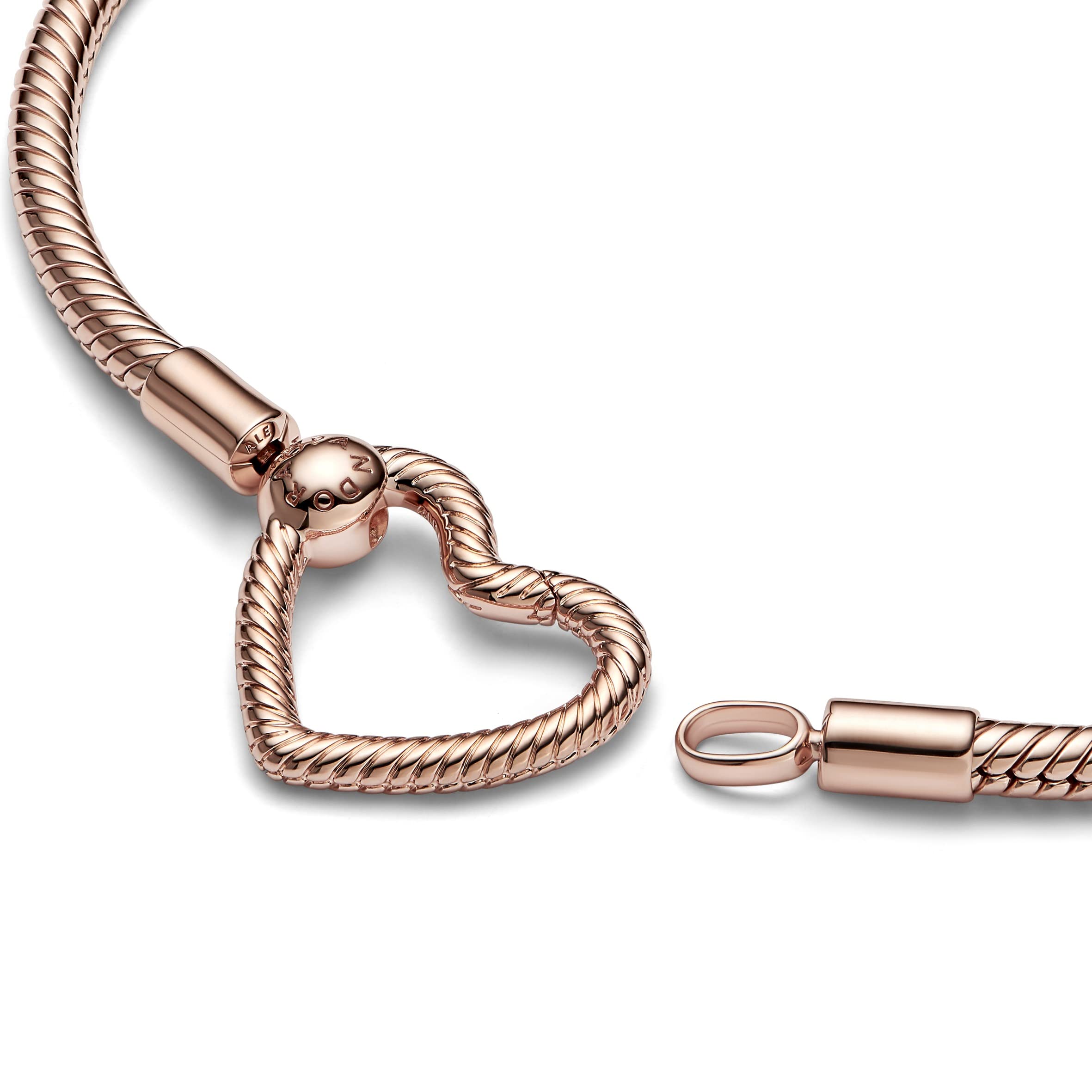 PANDORA Moments Pulsera de cadena de serpiente chapada en oro rosa de 14 quilates con cierre en forma de corazón