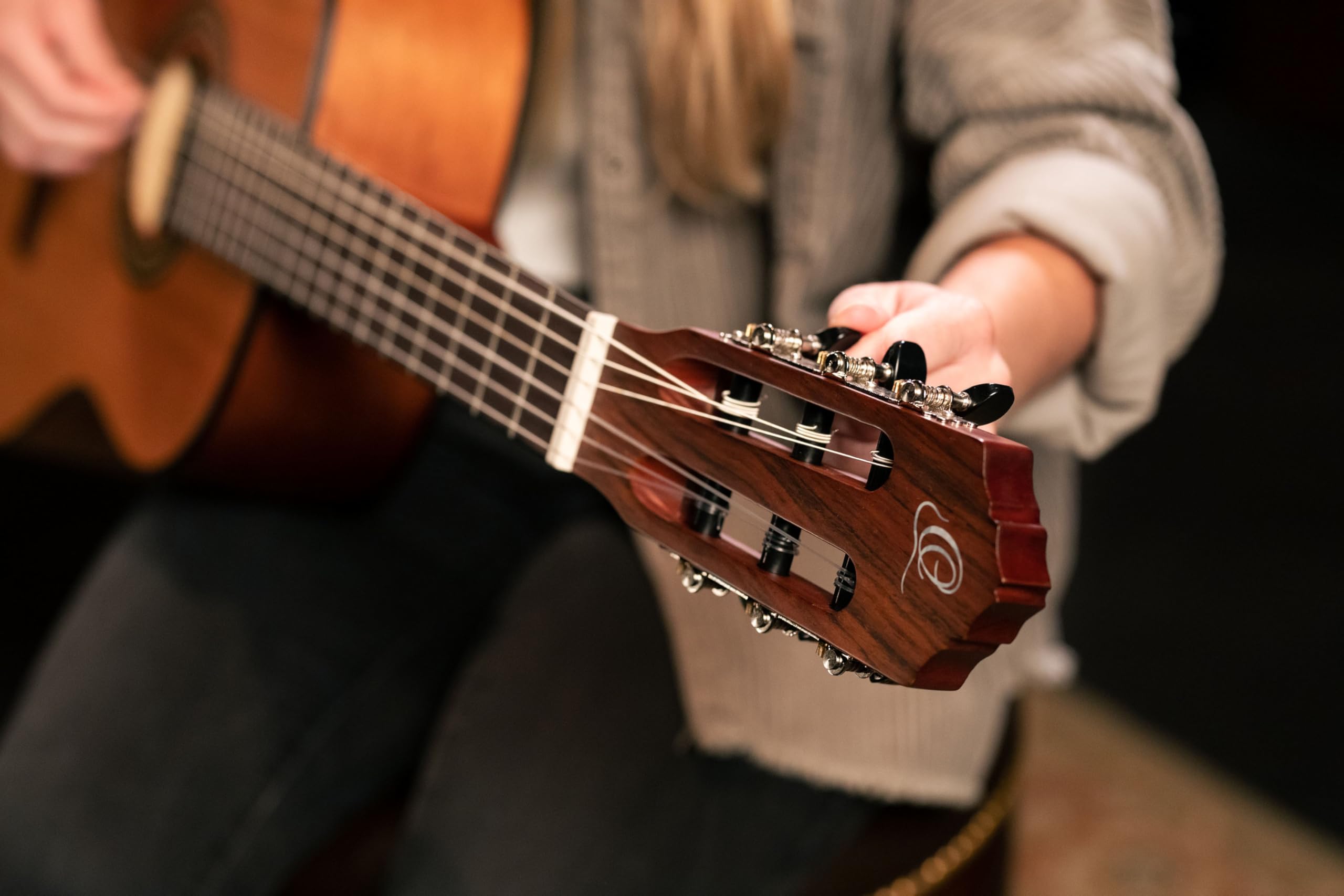 Ortega Guitars 4/4 Konzert Gitarre – Student Series – Zeder, Katalpa, Natur (RSTC5M) | Nylonsaitengitarre, Zederndecke & Katalpa-Korpus Satin-Finish