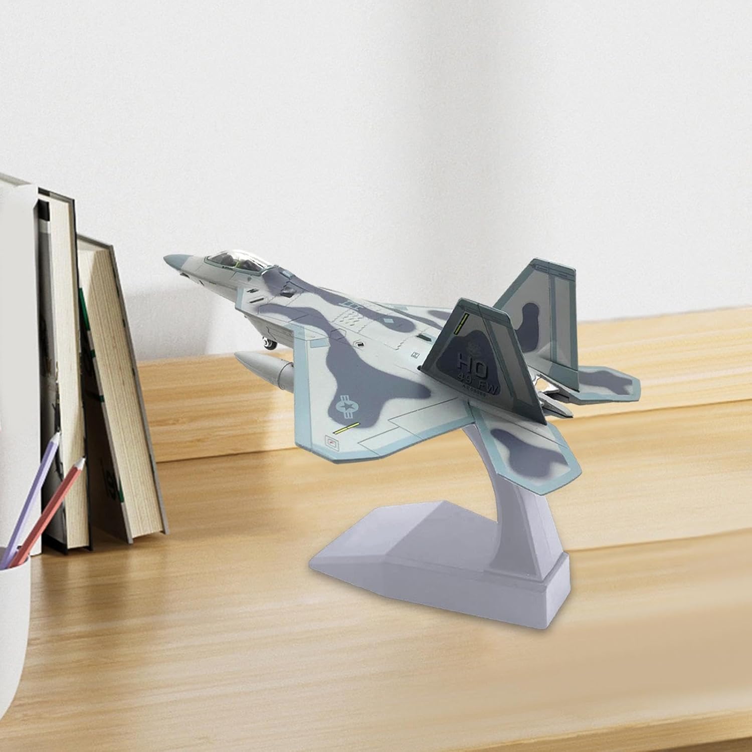 1:100 Scale F22 Aircraft Alloy Fighter Ornament Simulation Airplane with Base Plane Model for Bar Cabinet Cafes Office, Silver Base