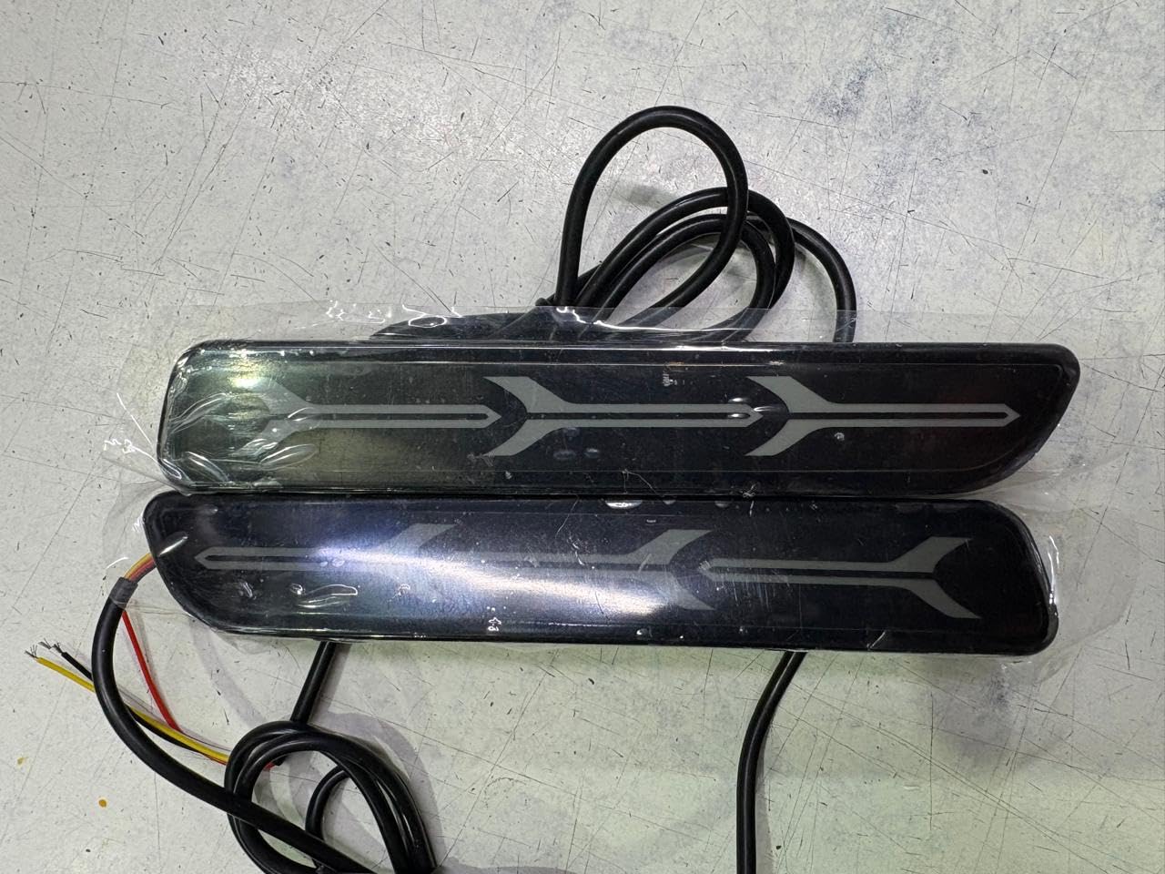 CARMART Rear Bumper Led Dual color Reflector Type G compatible for Baleno, Vitara Brezza,Ertiga, S Cross,Ciaz,Ritz,SX4,New Dzire,Wagon R 2019 with scanning & Matrix Indicator-image-0