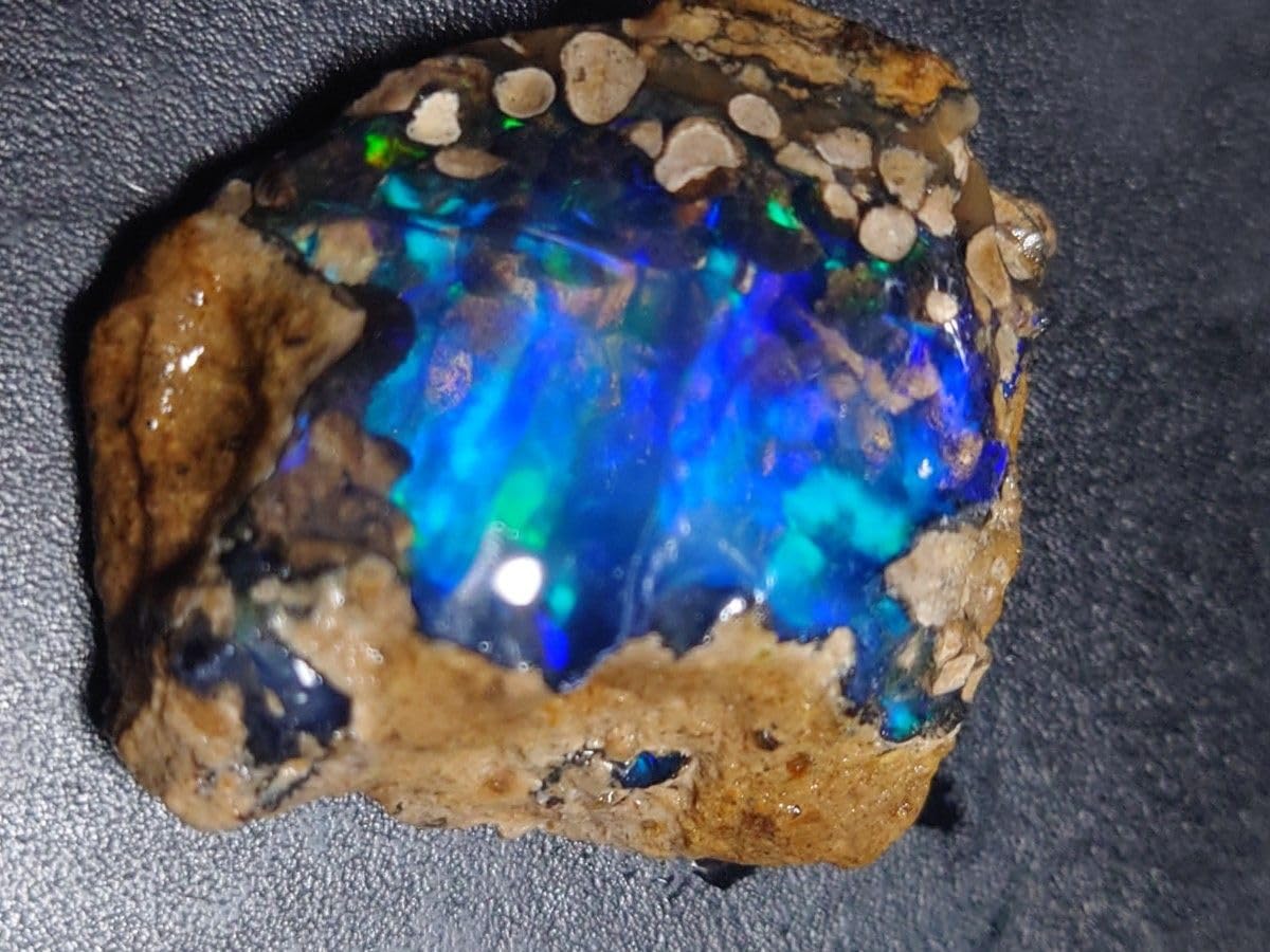エチオピア　オパール　青　ブルー　55ct 原石　鉱石　標本 55ct エチオピア オパール 青 ブルー 原石 鉱石 標本 美しい鉱物